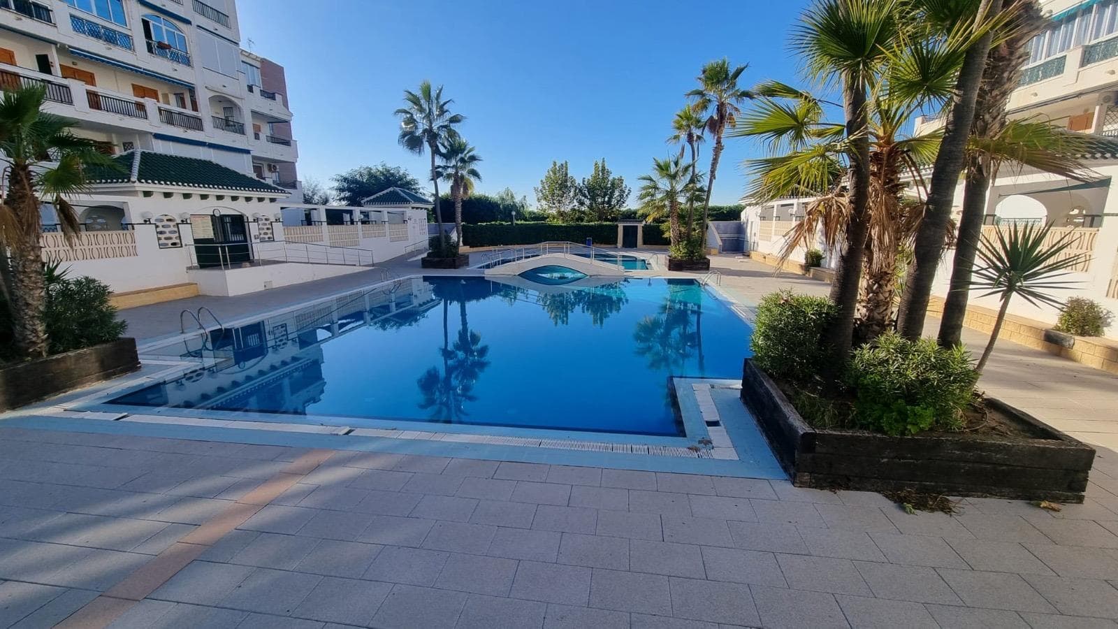 Discover this charming studio apartment in the sought-after La Mata area of ​​Torrevieja. Priced at just €113,000, this property is perfect for those seeking to enjoy the Mediterranean lifestyle near the sea. The studio boasts a constructed area of ​​32 square meters and is move-in ready, meaning you can begin your new adventure without delays or renovations. Located just 300 meters from the beautiful local beaches, you can enjoy sunny days by the ocean and take advantage of all the recreational activities available on the coast. The north-facing orientation keeps the space cool throughout the day, allowing you to relax on the terrace. This bright, fully exterior apartment offers abundant natural light and pleasant views of the surrounding area. The full bathroom adds extra functionality to the compact yet well-distributed space, where every square meter has been cleverly utilized to provide comfort and privacy. As part of the residential complex, you'll have exclusive access to a communal swimming pool, ideal for relaxing or socializing with neighbors after a long day in the Spanish sun. It's perfect if you're looking for both relaxation and fun moments surrounded by the local community in a safe environment. Contact us for more information.