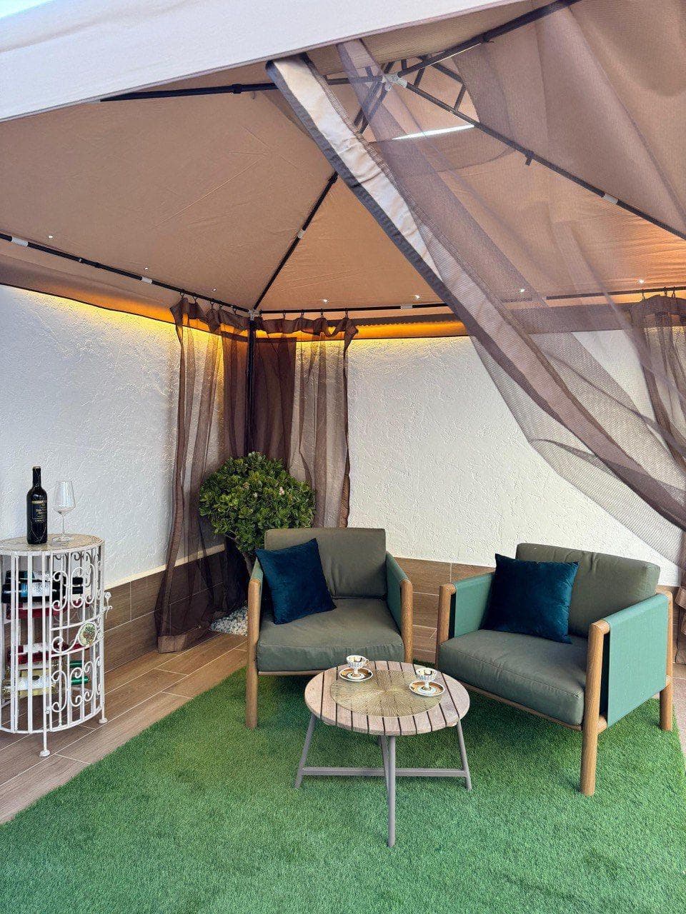 Discover this charming townhouse located in the peaceful Torretas area of ​​Torrevieja. With an attractive price of just €152,000, this home has been completely renovated and is ready to move into. The property features two welcoming double bedrooms offering comfort and ample space for the whole family. You'll also enjoy a spacious terrace where you can relax outdoors or host social gatherings. The house is bright and airy, ensuring plenty of natural light throughout the day. Additional features include its proximity to nearby bus stops, providing easy access to public transportation to other key locations in the municipality. Located approximately 2.5 km from the Mediterranean Sea, you'll have easy access to beautiful beaches, major shopping centers, and local educational institutions, including schools and hospitals, enhancing your overall quality of life.