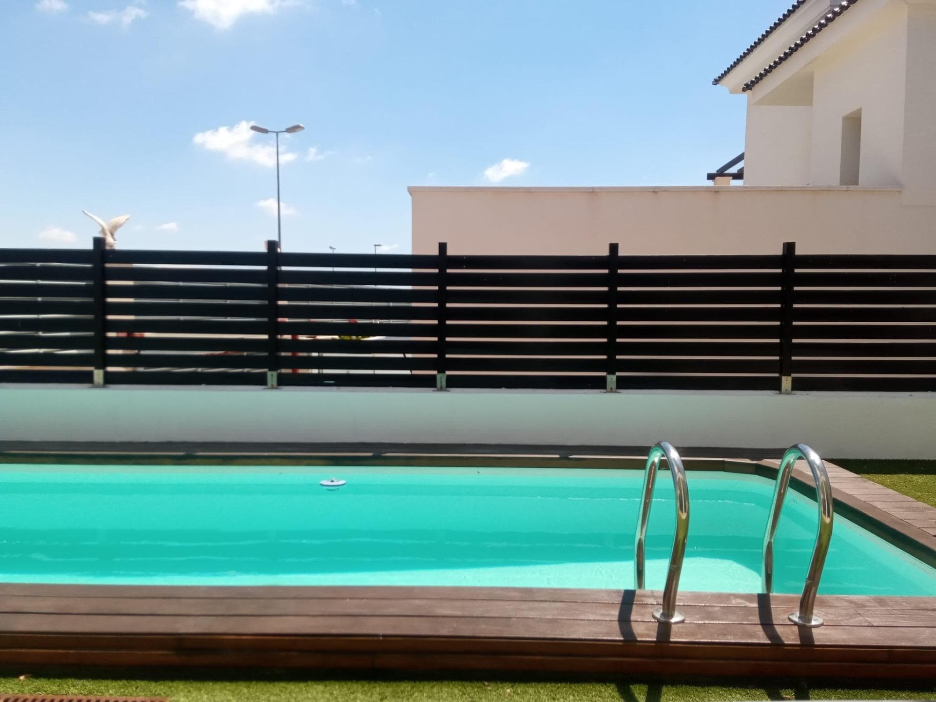 Discover this stunning modern detached villa, located in a prime elevated area of ​​Cox. With a living area of ​​216 m² and set on a generous private plot of over 400 m², this property offers the perfect combination of comfort and tranquility. The villa features four spacious bedrooms, each with an en-suite bathroom to ensure privacy and comfort for its residents. On the ground floor, there is a bright open-plan living area that integrates the kitchen, dining room, and a spacious living room; from here you can directly access your private swimming pool surrounded by a beautiful garden designed for year-round outdoor enjoyment. It also includes a garage, laundry room, and an office/study ideal for working remotely or personal study. This spectacular home is also equipped with solar panels that ensure energy efficiency and significant cost savings. Make the most of every corner of the outdoors thanks to its large covered terrace, perfect for relaxing while admiring the unobstructed views. Designed with attention to detail: earthquake-resistant structure and premium materials like porcelain stoneware. What's more, its location near schools ensures accessibility. Call now!