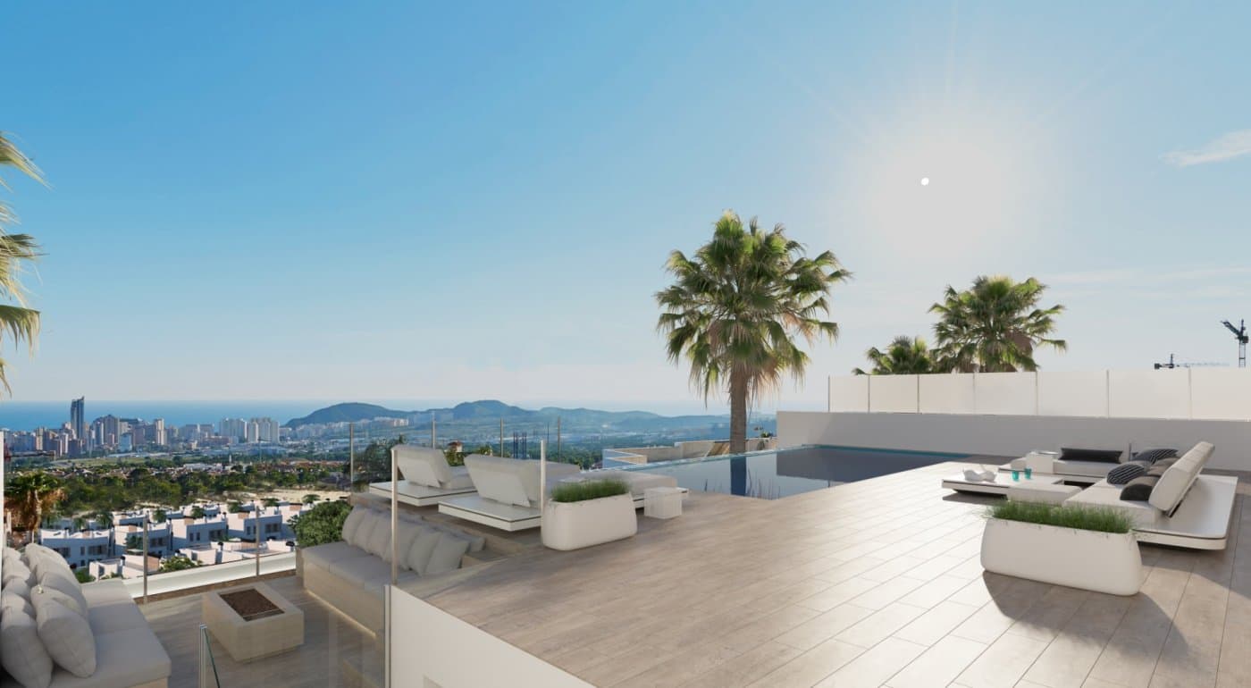 VILLAS DE LUJO DE OBRA NUEVA EN FINESTRAT CON VISTAS AL MAR

 Villas de lujo ubicadas en complejo residencial Obra Nueva en Finestrat. Estas villas constan de dos plantas, solárium, sótano y jardín interior con piscina privada.
 Cada villa tiene su propio ascensor.
 El solárium ofrece una vista amplia e inolvidable de Benidorm y el mar.
 Estas villas son únicas por su diseño y comodidades: una gran sala de estar, amplios dormitorios en suite en el primer piso, un solárium para relajarse y disfrutar de los atardeceres, una piscina infinita contemporánea y una gran terraza para vacaciones y relajación.

 Residencial situado a 5 min en coche de todos los servicios que ofrece Benidorm y en un entorno con una temperatura media anual de 20ºC y 300 días de sol al año, a 44 km del aeropuerto de Alicante, a 3 km del mar y a 200 metros del golf.