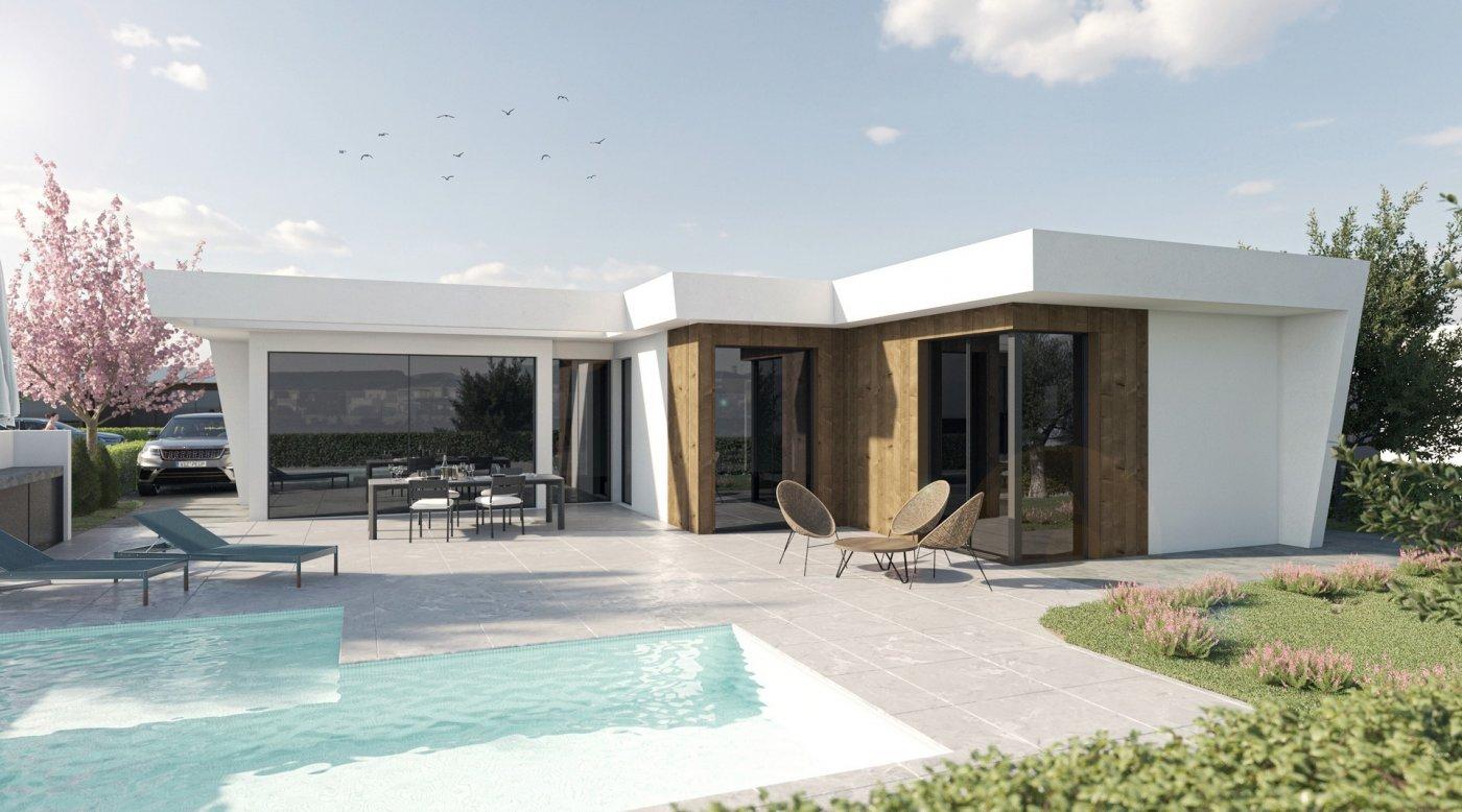 VILLAS DE OBRA NUEVA EN ALTAONA GOLF RESORT, MURCIA&#13;&#13; Residencial de obra nueva de hermosas villas en Altaona Golf resort, Murcia.&#13;&#13; Situado en un entorno privilegiado donde podemos vivir tranquilamente, en contacto con la naturaleza y la montaña, conseguimos calidad de vida, aire puro y espacios abiertos.&#13;&#13; Tienes 5 modelos para elegir. Villas construidos en parcelas desde 320 m2 con 3 dormitorios, 2 baños y piscina privada con múltiples opciones donde la calidad es nuestra máxima y donde integramos el exterior con el interior de la vivienda.&#13;&#13; Exclusivo residencial de Obra Nueva situado en Altaona Golf a tan solo 15 minutos en coche del centro de Murcia capital y a 20 minutos de las playas podrá disfrutar de la tranquilidad y seguridad que ofrece el Campo de Golf que cuenta con 18 hoyos y la comodidad de vivir cerca de todos los servicios.&#13;&#13; El aeropuerto de Murcias Corvera a solo 15 minutos en coche.&#13;