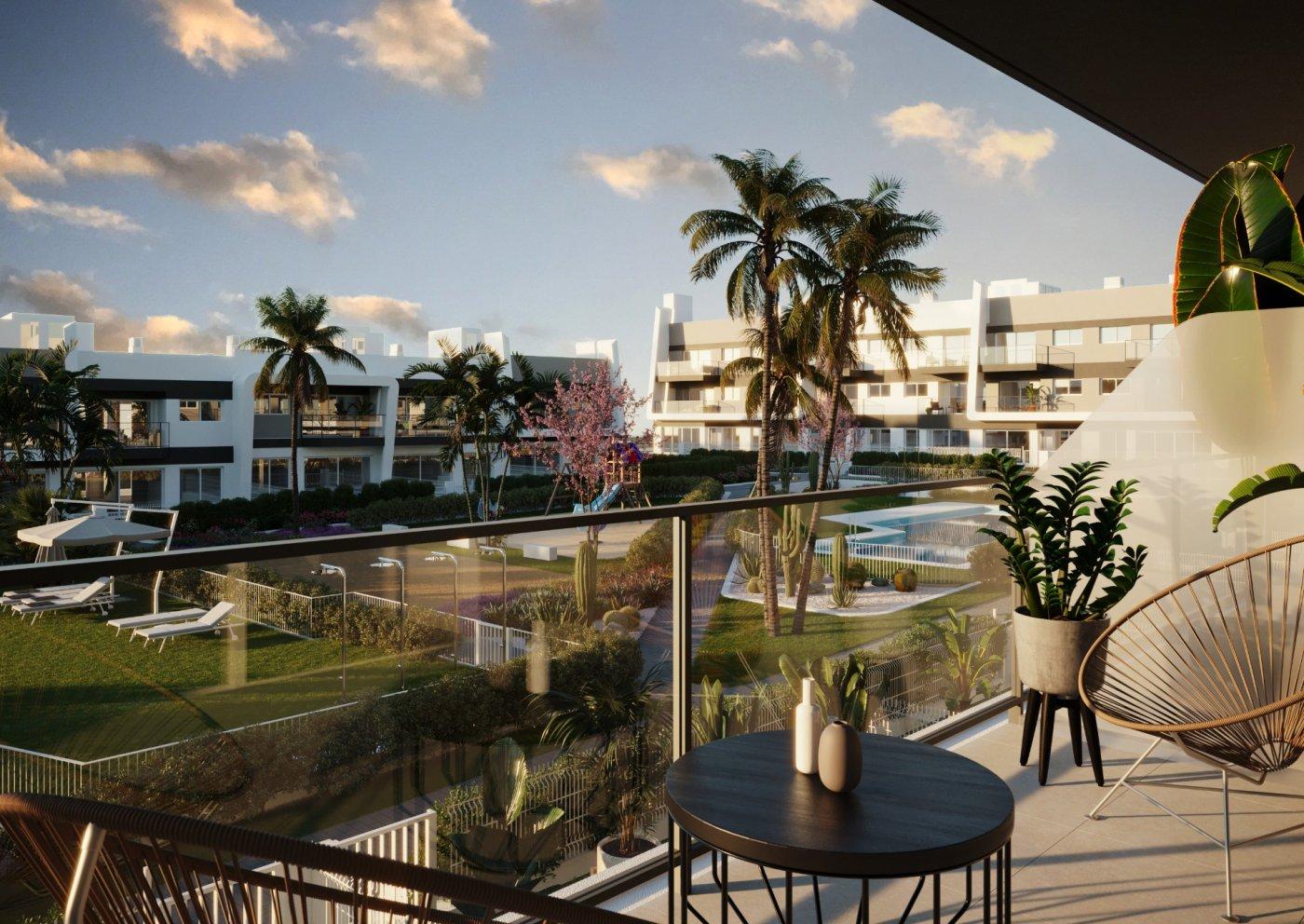 APARTAMENTOS DE OBRA NUEVA EN GRAN ALACANT&#13;&#13; Promoción de 120 apartamentos de obra nueva en Gran Alacant.&#13;&#13; Complejo residencial situado muy cerca del parque natural del Clot de Galvany, y a poca distancia de las playas del Carabassí.&#13;&#13; Los apartamentos de 2 y 3 dormitorios y 2 baños tienen una cuidada distribución y disfrutan de hermosas vistas a las zonas comunes, al entorno natural o al mar, y a la piscina y jardines privados de la urbanización.&#13;&#13; Estos nuevos apartamentos están construidos con un estándar muy alto y forman un precioso residencial con piscinas, aparcamiento subterráneo privado, trastero, zonas ajardinadas y zona de juegos para niños.&#13;&#13; Gran Alacant en perfecto situado entre las localidades de El Altet y Santa Pola y las impresionantes playas de dunas.&#13;&#13; Gran Alacant es un pueblo de rápido desarrollo situado entre Santa Pola y Alicante y consta de unas 25 urbanizaciones, o áreas individuales, a sólo 10 minutos en coche al sur del aeropuerto de Alicante y tiene dos de las playas más bellas de la Costa Blanca - el Carabassi.&#13;&#13; Gran Alacant es un lugar tranquilo para vivir o pasar sus vacaciones con muy poco tráfico y contiene todo lo necesario para unas vacaciones relajantes.&#13;