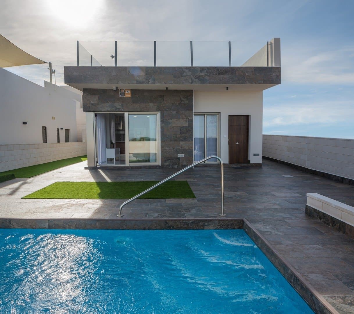 CONTEMPORARY VILLA NEXT TO THE GOLF COURSE

 Contemporary villa located next to the exclusive Villamartín golf course, facing Southeast.

 It consists of 3 double bedrooms (all with built-in wardrobes), 3 bathrooms (one en suite), fully equipped modern integrated kitchen (with breakfast bar), large open living / dining room leading to an enclosed garden with private pool and parking area, and a spacious rooftop solarium.

 Raw basement included in the price. The basement can be finished for an additional cost.

 Close to the charming beaches, coves and marinas of Cabo Roig and Campoamor, close to 3 different golf courses. Also the services of a wide variety of bars and restaurants, live entertainment and shopping centers such as La Zenia Boulevard and Los Dolces. And the benefits of good road connections and Alicante Airports and Murcia International Airports.