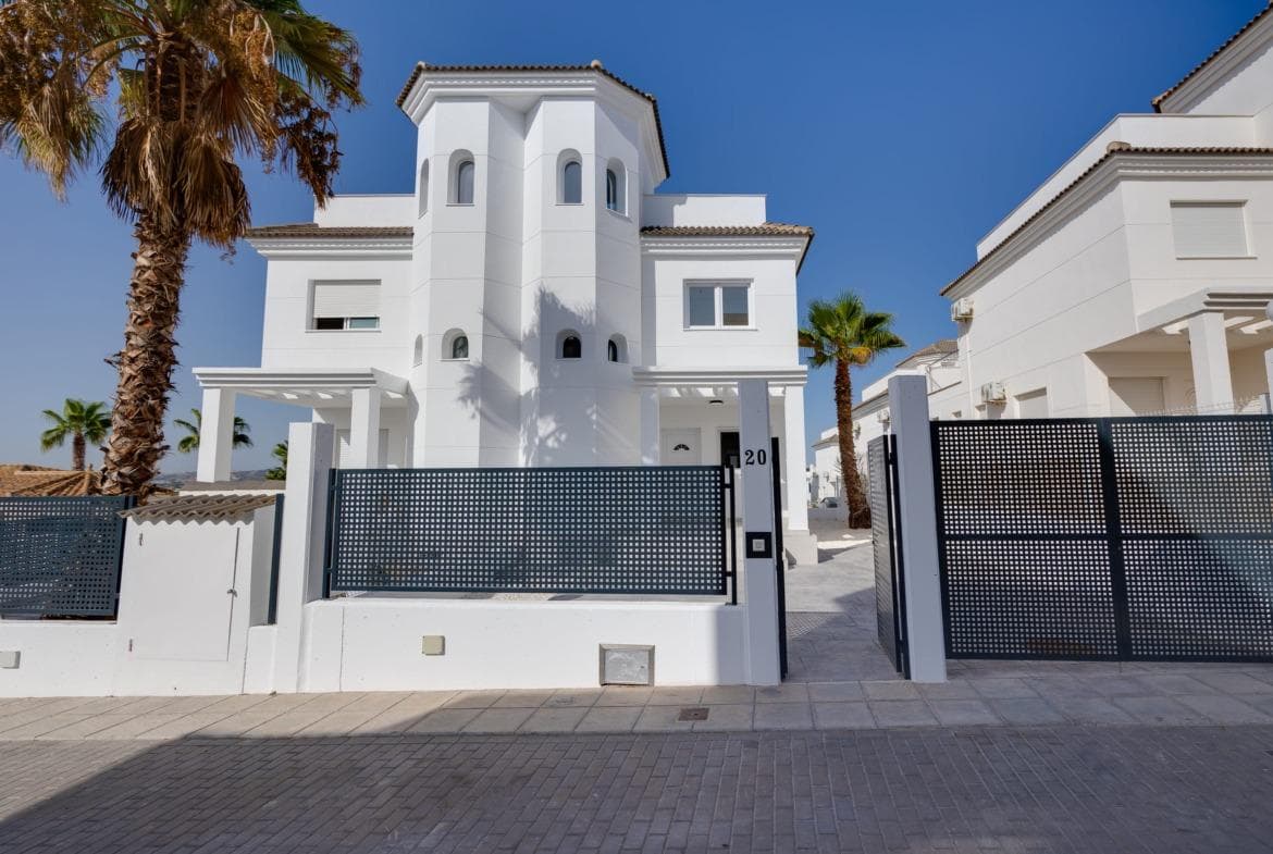 NEW BUILD RESIDENTIAL IN SAN FULGENCIO&#13;&#13;Residential complex of independent and semi-detached villas in San Fulgencio.&#13;&#13;The houses consist of 2-3 bedrooms, 3 bathrooms, living room and separate kitchen, 2 terraces on the ground floor, one terrace on the 2nd floor and a solarium on the roof. &#13;&#13;Each property has private garden and parking space.&#13;&#13;There is a large communal swimming pool.&#13;&#13;San Fulgencio is a comfortable and convenient area, known for its excellent infrastructure. In the immediate vicinity of cafes, restaurants, bars, pharmacies, 3 large supermarkets: Lidl, Aldi, Mercadona. &#13;&#13;Residential complex is located 10 minutes by car from the beach and also 10 minutes from the most famous in this area leisure and family center ¨La Marina Resort¨ with a water park, camping, gym, spa, restaurants, shops and cafes.&#13;&#13;Residential complex has a unique location – 30 minutes by car from the airport, 40 minutes from the city of Alicante and 20 minutes from the city of Torrevieja.&#13;