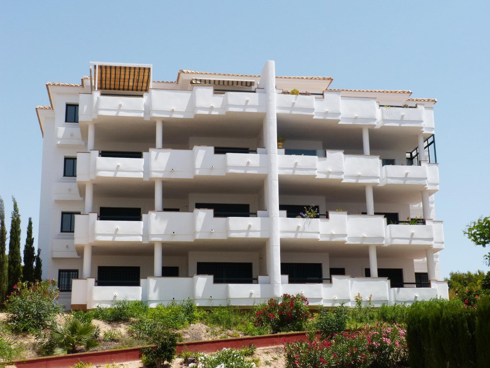 Key Ready Apartments for Sale in Lomas de Campoamor, Orihuela Costa

Discover the Exclusive Lomas de Campoamor Residential Complex
Situated in the sought-after area of Lomas de Campoamor, Orihuela Costa, this key-ready residential complex offers the perfect blend of comfort, convenience, and style. Built in 2008 but never lived in, the final units are now available for sale, presenting a unique opportunity to own a brand-new property in a prime consolidated location.

Spacious Apartments with Modern Features
These ready-to-move-in apartments boast 2 bedrooms and 2 bathrooms with expansive terraces, perfect for enjoying the sunny Mediterranean climate. Each apartment features a fully furnished kitchen with upper and lower cabinets, a dedicated utility area, and pre-installation for air conditioning. Additional highlights include:

Double-glazed lacquered aluminium windows with roll-up blinds.
Reinforced main entrance door for enhanced security.
Marble bathroom countertops.
Gas installation for heating, hot water, and kitchen needs.
Pre-installation of radiator heating.

Community Amenities for Relaxed Living
The residential complex offers excellent communal facilities, including a beautifully landscaped garden and a large communal swimming pool, ideal for relaxation and socializing.

Prime Location with Proximity to Key Attractions
Located next to the prestigious Real Club de Golf Campoamor, these apartments are perfect for golf enthusiasts. The nearby La Fuente Commercial Centre is just a short walk away, providing easy access to restaurants, cafes, shops, and essential services.

Orihuela Costa’s Blue Flag Beaches: Only a 10-minute drive (approx. 5 km) to stunning sandy shores.
Golf Courses: Several renowned golf courses, including Villamartín and Las Ramblas, are within a 5 km radius.
Airports: Alicante Airport and Murcia’s Corvera Airport are both a convenient 40-minute drive (approx. 55 km).
Shopping Centers: The popular Zenia Boulevard Shopping Centre is only 8 km away, offering top retail and dining experiences.

Ideal for a Second Home or Permanent Living
With its unbeatable location, excellent amenities, and close proximity to beaches, golf, and major transport hubs, these apartments are perfect for a second home or full-time residence.

Don’t Miss Out – Contact Us Today
This is a rare chance to secure a key-ready apartment in Lomas de Campoamor. Enquire now to arrange a viewing and take the first step toward owning your dream property in Orihuela Costa!
