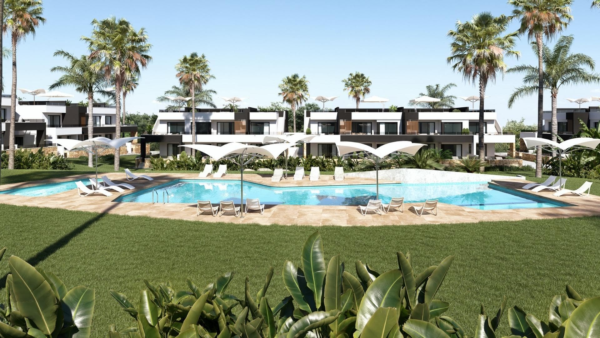 Exclusiva vida mediterránea en Lo Marabú, Ciudad Quesada&#13;&#13;Ubicación privilegiada con naturaleza y comodidad&#13;Descubra el encanto de vivir en Lo Marabú, Ciudad Quesada, una exclusiva zona residencial que combina el confort moderno con la belleza de la naturaleza mediterránea. Enclavada en una ubicación privilegiada, esta urbanización ofrece fácil acceso a los servicios esenciales a la vez que proporciona un entorno sereno y tranquilo. A poca distancia en coche, encontrará las impresionantes lagunas saladas de La Mata y Torrevieja, un paraíso para los entusiastas de la naturaleza, los fotógrafos y los que buscan bienestar.&#13;&#13;Hermosas playas y actividades al aire libre&#13;A sólo 15 minutos en coche, las playas vírgenes de Guardamar del Segura y Torrevieja invitan a disfrutar de dunas doradas y aguas cristalinas. Estas joyas costeras ofrecen oportunidades para relajarse, practicar deportes acuáticos y dar pintorescos paseos por la orilla. Para los entusiastas del aire libre, la zona cuenta con numerosas rutas de senderismo y ciclismo, mientras que los amantes del golf apreciarán la proximidad a varios campos de golf de prestigio, proporcionando una experiencia deportiva de primera clase.&#13;&#13;Viviendas y servicios de alta calidad&#13;Este complejo residencial cuenta con viviendas cuidadosamente diseñadas, entre las que se incluyen:&#13;&#13;Bungalows: Unidades de planta baja con jardín privado u opciones de planta alta con solárium. Todos los bungalows incluyen dos dormitorios, dos baños, una plaza de aparcamiento y un trastero, alrededor de una zona comunitaria central con piscina y jardines paisajísticos.&#13;&#13;Chalets: Viviendas independientes de tres dormitorios y tres baños, disponibles en una o dos plantas. Cada villa incluye piscina privada, solarium y aparcamiento dentro de la parcela. También hay sótanos opcionales.&#13;&#13;Confort moderno y características excepcionales&#13;Todas las viviendas están construidas con materiales y acabados de primera calidad:&#13;Ventanas de PVC con doble acristalamiento y persianas motorizadas con mando a distancia.&#13;Suelo radiante eléctrico en baños.&#13;Instalación de aire acondicionado por conductos.&#13;Chalets con piscinas privadas (3,00 x 6,00 m) y duchas de acero inoxidable.&#13;Piscinas comunitarias con zona infantil para los residentes de los bungalows.&#13;Como oferta especial de lanzamiento, algunas viviendas incluyen electrodomésticos y un paquete de muebles.&#13;&#13;Excelente conectividad y puntos de interés locales&#13;Estratégicamente situada en Rojales, Alicante, esta promoción ofrece excelentes infraestructuras y conectividad:&#13;Aeropuerto de Alicante-Elche (ALC): 38 km (35 minutos en coche).&#13;Aeropuerto Murcia-Corvera (RMU): 65 km (50 minutos en coche).&#13;La proximidad a las principales carreteras, como la AP-7 y la N-332, garantiza un fácil acceso a las ciudades y lugares de interés cercanos.&#13;Los centros comerciales locales, restaurantes y servicios diarios están a poca distancia.&#13;&#13;Disfrute de la vida mediterránea&#13;Con su mezcla perfecta de vida moderna, belleza natural y comodidad sin igual, este complejo residencial en Lo Marabú es la opción ideal para aquellos que buscan un estilo de vida de alta calidad. No pierda la oportunidad de invertir en la casa de sus sueños en el corazón del Mediterráneo. &#13;&#13;Póngase en contacto con nosotros hoy mismo para concertar una visita o para obtener más información sobre esta excepcional promoción.&#13;