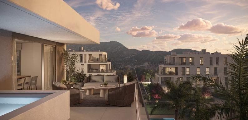 Viviendas exclusivas de obra nueva en Benicàssim: lujo y sostenibilidad junto al Mediterráneo

Viviendas Premium adaptadas a tu estilo de vida
Descubra un exclusivo proyecto de obra nueva en Benicàssim, que ofrece viviendas de 2, 3 y 4 dormitorios diseñadas para satisfacer sus necesidades. Elija entre residencias en planta baja con amplios jardines, apartamentos luminosos y ventilados en plantas intermedias o áticos premium con impresionantes vistas al mar Mediterráneo y al desierto de Las Palmas. Estas viviendas combinan el confort moderno con la excelencia arquitectónica, garantizando una amplia iluminación natural y ventilación cruzada para lograr un ambiente fresco y acogedor.

Servicios modernos para su comodidad
Esta comunidad residencial ofrece una amplia gama de servicios para mejorar su calidad de vida:
Un garaje subterráneo comunitario con acceso directo desde todos los edificios.
Amplios trasteros perfectos para el equipo deportivo o los artículos de temporada.
Una piscina con múltiples ambientes y exuberantes zonas ajardinadas.
Servicios de conserjería, zonas de calistenia, un gimnasio, un huerto urbano y un espacio comunitario compartido.
Personalice su nuevo hogar con personalizaciones opcionales, asegurándose de que cada detalle se ajuste a sus preferencias.

Vida sostenible con tecnología avanzada
Estas viviendas están equipadas con tecnologías de alta eficiencia para una vida sostenible:
Sistemas de agua caliente asistidos por energía solar.
Iluminación LED para reducir el consumo de energía.
Calefacción aerotérmica centralizada para agua caliente.
Otras características adicionales incluyen puertas delanteras reforzadas y un completo sistema de aire acondicionado para el confort durante todo el año.

Una ubicación privilegiada en Benicàssim
Situada en el barrio premium de Las Villas, también conocido como «La Biarritz del Mediterráneo», esta promoción ofrece una mezcla inigualable de tranquilidad y accesibilidad.

Playa: A sólo 700 metros para relajantes paseos junto al mar.
Transporte: A 2 km de la estación de tren de Benicàssim y cerca de las conexiones con la autopista AP-7.
Acceso a la ciudad: A 12 km de Castellón de la Plana y a 90 km de Valencia.
Ocio: A 6 km del Club de Golf Costa de Azahar y a 3 km del Puerto Deportivo de Benicàssim.
Compras y Servicios: A 5 km de los principales centros comerciales, colegios, centros sanitarios y complejos deportivos.

Vivir en armonía con la naturaleza y la modernidad
Benicàssim ofrece una mezcla perfecta de belleza natural y comodidades urbanas. Con sus espacios verdes, opciones recreativas y proximidad a los servicios esenciales, es el lugar ideal para aquellos que buscan un estilo de vida sereno pero conectado.

No pierda esta oportunidad de conseguir la casa de sus sueños en una ubicación mediterránea privilegiada. Póngase en contacto con nosotros hoy mismo para obtener más información o para concertar una visita.