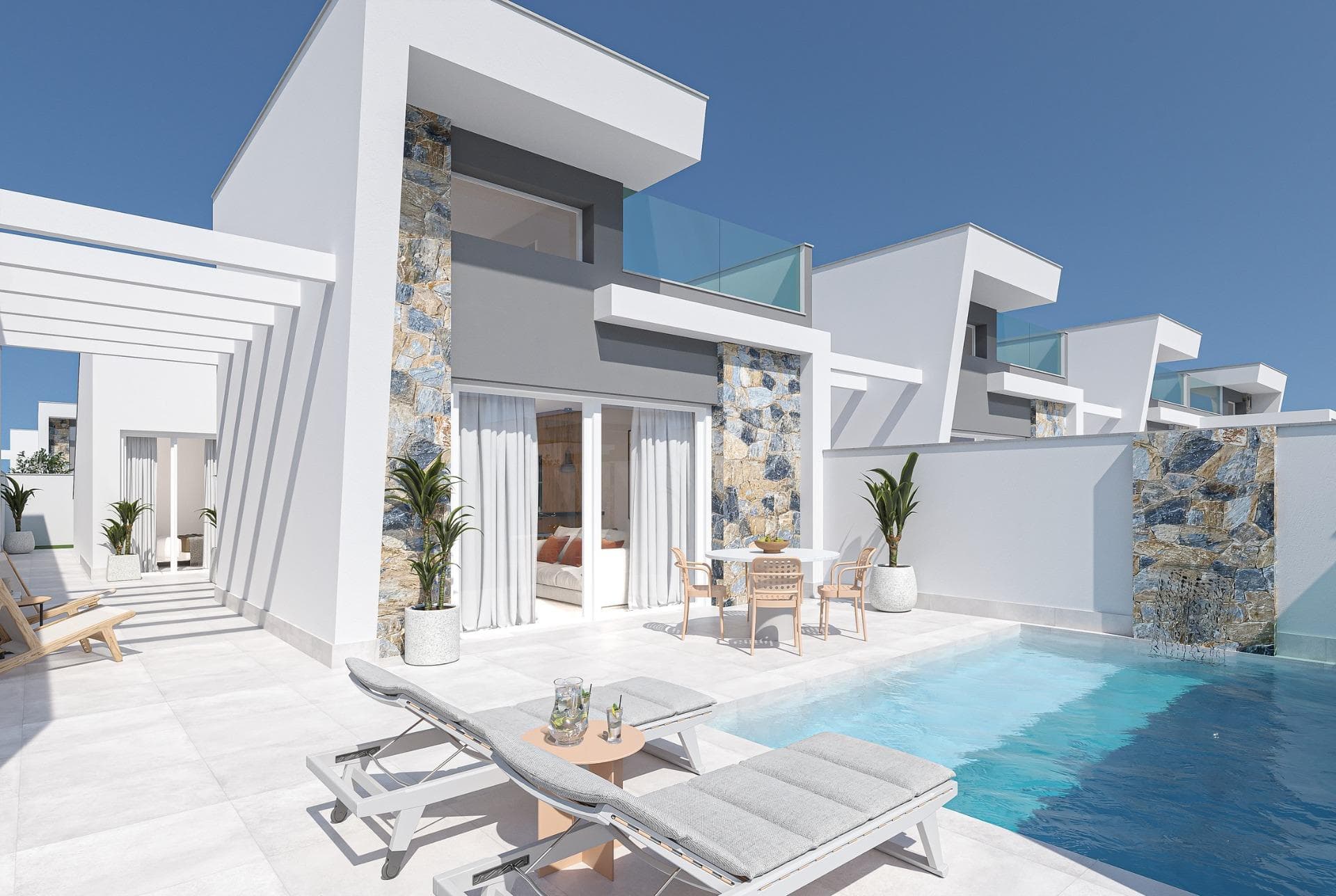 Moderne nybyggede villaer i Los Alcázares

Luksusliv nær stranden
Oppdag dette eksklusive boligprosjektet med fem enetasjes villaer i den sjarmerende byen Los Alcázares. Hver villa har et privat svømmebasseng med fossefall, et romslig solarium for solskinn året rundt, og moderne interiør designet for komfort og stil.

Med tre soverom og to bad er disse boligene perfekte for familier, par eller andre som ønsker et luksuriøst fristed. Kjøkkenet er fullt utstyrt med elegante, svarte hvitevarer, mens den doble takhøyden i oppholdsrommet forsterker følelsen av rom og lys.

Førsteklasses funksjoner for en komfortabel livsstil
Disse villaene er konstruert med materialer av høy kvalitet og har gjennomtenkte detaljer som sikrer en moderne og praktisk boopplevelse:
Utvendig snekkerarbeid i hvit aluminium eller PVC med doble vinduer for optimal solbeskyttelse.
Fullt utstyrte bad, inkludert innebygde nisjer i dusjen, speil med belysning og servantskap.
Innredede garderober på soverommene med innebygde skuffer.
Høyeffektiv varmtvannsbereder for bærekraftig energiforbruk.
Forinstallasjon av klimaanlegg via kanaler i stuer og soverom.
Privat svømmebasseng med innebygde sitteplasser, trapper, fossefall og undervannsbelysning.
Kunstgress og et sommerkjøkken med benkeplate og uttak for et minikjøleskap på solariumet.

Førsteklasses beliggenhet i Los Alcázares
Disse villaene ligger bare 1,5 km fra de uberørte strendene i Mar Menor, og tilbyr den perfekte balansen mellom ro og bekvemmelighet. Los Alcázares er kjent for sin pulserende kystlivsstil, vannsport og solskinn året rundt. Den nærliggende Serena Golf-banen ligger bare 2 km unna, noe som gjør det ideelt for golfentusiaster.

Tilgjengelighet til viktige severdigheter
Los Alcázares har utmerkede forbindelser til større byer og attraksjoner:
Murcia-Corvera lufthavn: 30 km (20 minutter med bil)
Alicante lufthavn: 90 km (1 time med bil)
Cartagena: 25 km
Zenia Boulevard kjøpesenter: 35 km
Serena Golf: 2 km

Drømmehuset ditt venter
Omfavn middelhavsstilen i disse utsøkte nybyggede villaene i Los Alcázares. Enten du er på utkikk etter et permanent hjem eller et feriested, tilbyr disse eiendommene alt du trenger for en komfortabel og luksuriøs boopplevelse. Kontakt oss i dag for å planlegge en visning eller be om mer informasjon!