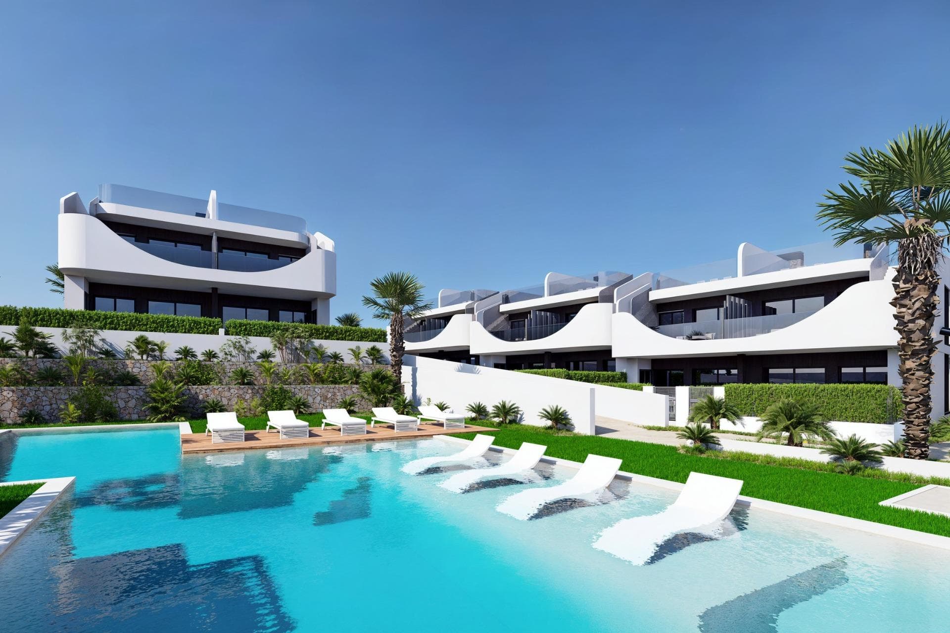 Nybygde bungalower i San Miguel de Salinas - Natur, golf og komfort

Privilegert beliggenhet i et naturlig miljø
Dette eksklusive boligområdet med nybygde bungalower ligger mindre enn 3 km fra San Miguel de Salinas, i et rolig område omgitt av natur og med imponerende uhindret utsikt. Den utmerkede beliggenheten lar deg nyte roen uten å gi avkall på nærheten til alle tjenestene.

Bare 7 km unna ligger strendene i Orihuela Costa og byen Torrevieja, hvor du kan nyte et bredt utvalg av fritidstilbud, gastronomi og butikker.

Moderne design og uhindret utsikt
Boligene er designet i en moderne stil og har interiør og eksteriør av høy kvalitet. Du kan velge mellom:

Første etasje med privat hage, ideelt for deg som ønsker å nyte naturen.
Toppetasjer med privat solarium, perfekt for soling og avslapping med panoramautsikt.
I tillegg har alle boligene egen parkeringsplass.

Fellesområder for maksimal komfort
Anlegget har et vakkert felles svømmebasseng, omgitt av grønne områder, perfekt for å nyte middelhavsklimaet. De naturlige omgivelsene oppmuntrer til en sunn livsstil, vekk fra stress og forurensning, i en enklave som ligner et ekte paradis.

Nærhet til de beste golfbanene
San Miguel de Salinas er et ideelt reisemål for golfelskere. Mindre enn 4 km unna ligger tre av de mest prestisjefylte banene på Costa Blanca:

Villamartin Golf - 3,5 km.
Las Colinas Golf &amp; Country Club - 4 km.
Campoamor Golf - 4 km.

Tilkoblet til de viktigste severdighetene
Denne boligen har en strategisk beliggenhet med lett tilgang til:

San Miguel de Salinas - 3 km.
Orihuela Costa strender - 7 km.
Torrevieja - 7 km.
La Zenia Boulevard kjøpesenter - 10 km.
Alicante lufthavn - 55 km.
Murcia lufthavn (Corvera) - 50 km.

Sikre ditt hjem i San Miguel de Salinas
Hvis du leter etter et hjem på Costa Blanca hvor du kan nyte roen, naturen og golfen, er dette boligområdet det beste alternativet. Kontakt oss i dag for mer informasjon og for å avtale visning.