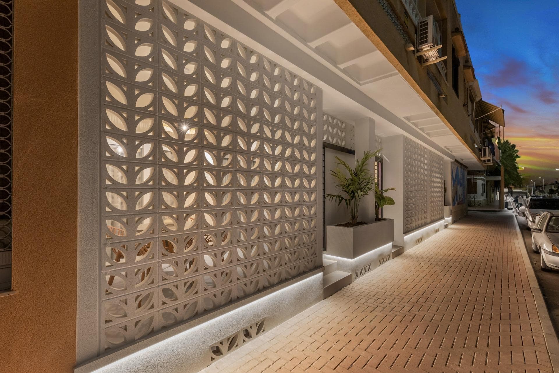 Modern New Build Apartments Just 150 m from the Sea in Torrevieja&#13;&#13;Exclusive Boutique Development by the Beach&#13;This new development offers just 3 modern apartments in a privileged location, only 150 meters from Los Náufragos beach in Torrevieja. Originally part of a commercial space built in 1989, the property has been fully renovated and transformed into stylish one-bedroom, one-bathroom homes designed for modern coastal living.&#13;&#13;Contemporary Design and Ready-to-Move-In Comfort&#13;Each apartment has been completely refurbished with top-quality finishes and is delivered fully furnished and equipped. Features include:&#13;Open-plan kitchen with furniture and appliances included&#13;Designer furniture, lighting, curtains, televisions, and decoration&#13;Air conditioning hot/cold by splits in both living room and bedroom&#13;Bathroom with furniture, mirror, and shower screen&#13;Front terrace with space for a table and chairs&#13;&#13;This turnkey solution ensures you can enjoy your new home without the hassle of furnishing or equipping it. Delivery is scheduled for February 2026, once licenses and utility connections are finalized, making it nearly a move-in-ready opportunity.&#13;&#13;Prime Central Location in Torrevieja&#13;Located just a short walk from the sea and 10 minutes from the city center, these apartments enjoy an unbeatable position. Within 300 meters you will find restaurants, supermarkets, pharmacies, banks, and public transport options. The Torrevieja Marina is only 1 km away, and essential services such as the Hospital de Torrevieja and Las Habaneras Shopping Center are within easy reach.&#13;&#13;Easy Access to Key Destinations&#13;Beach of Los Náufragos: 150 m&#13;Torrevieja Marina: 1 km&#13;Villamartín Golf Course: 10 km&#13;Alicante Airport: 45 km&#13;&#13;A Lifestyle by the Mediterranean&#13;Torrevieja is one of the most desirable destinations on the Costa Blanca, known for its sandy beaches, lively promenade, and excellent climate with more than 300 days of sunshine per year. Whether you are seeking a permanent residence, a holiday home, or an investment, this boutique development offers the perfect balance of comfort, style, and location.&#13;&#13;Secure Your Coastal Apartment Today&#13;Experience modern living just steps from the sea. Contact us now to arrange a visit and reserve your new home in Torrevieja before it’s too late.&#13;