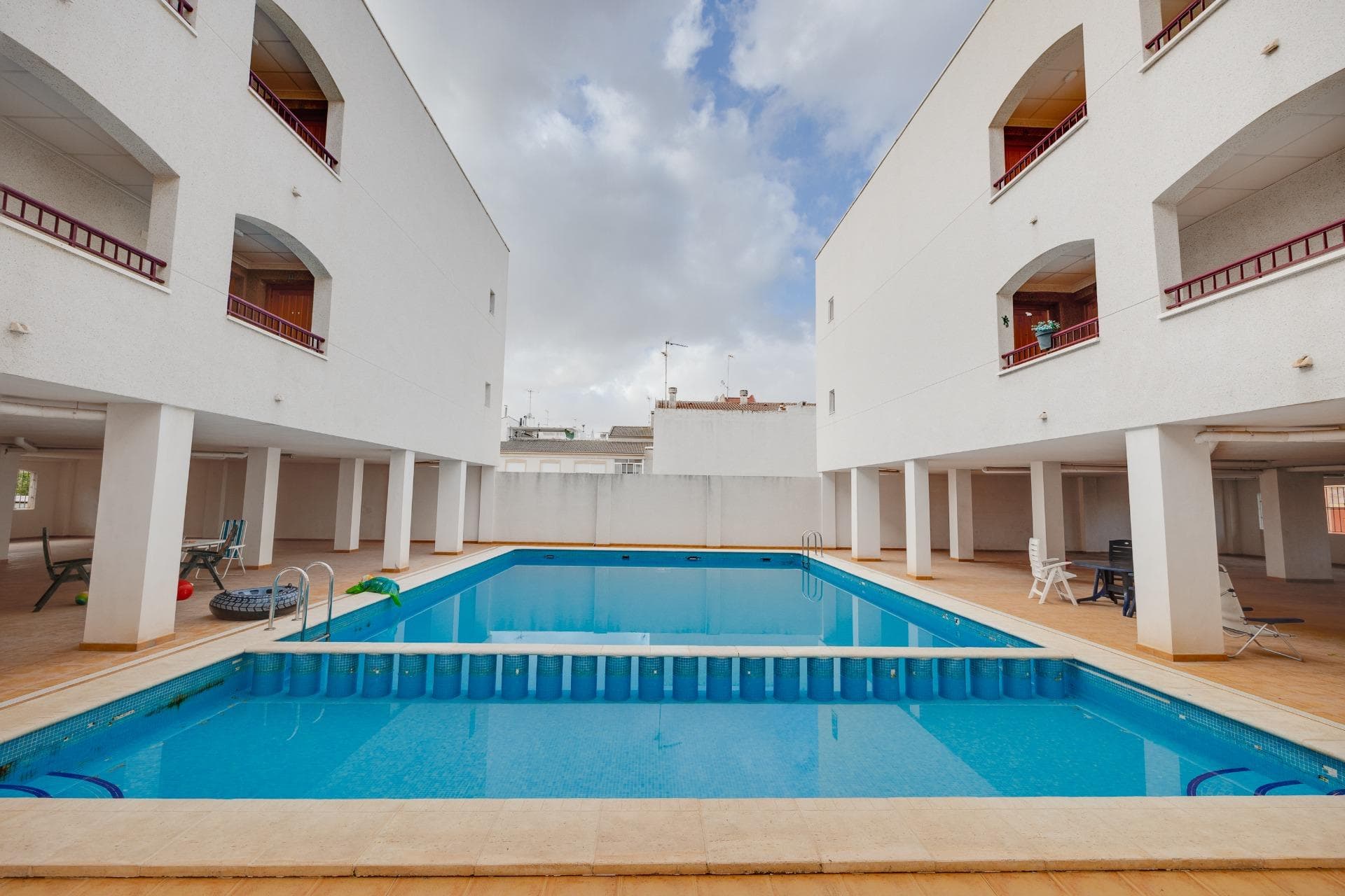 Renovated Apartments in the Center of San FulgencioApartments with Communal Pool in a Central LocationThis regenerated residential development in San Fulgencio Alicante offers a unique opportunity to purchase a fully renovated apartment in a well established Spanish town close to the Costa Blanca beaches. Originally built in 2009 and now completely updated and finished, the project consists of 1, 2 and 3 bedroom apartments distributed over just two floors, creating a low density and private community.Located in the heart of the town, the residential complex is within walking distance of all essential services, making it ideal for permanent living, holiday use or long term rental investment.Functional Layouts with Quality FeaturesThe development offers bright and practical homes designed for comfort and convenience. The building includes a lift and a spacious underground parking garage with optional parking spaces available from 7000 euros.Each apartment is designed to maximize natural light and functionality, with well distributed living spaces suitable for individuals, couples or families looking for an affordable property close to the coast.Communal Pool and Everyday Amenities at Your DoorstepAt the center of the residential complex, residents can enjoy a communal swimming pool, perfect for relaxing during the warm Mediterranean months.San Fulgencio is a traditional Spanish town with a welcoming atmosphere and a wide range of local amenities including a school, local theatre, sports complex, pharmacy, cafes, bars, hardware stores and grocery shops. Larger supermarkets and a broader selection of restaurants are just a 10 minute drive away.Excellent Connections to Beaches and Key DestinationsThe location offers easy access to the coast and major cities in the province.Nearest beach 7 kmTorrevieja 25 kmAlicante city center 45 kmAlicante Airport 30 kmGuardamar del Segura Beach 8 kmLa Marquesa Golf 10 kmThis strategic position allows residents to enjoy peaceful town living while remaining close to beaches, golf courses and transport links.Delivery and Investment OpportunityThe expected completion date is June 2026, offering buyers the opportunity to secure a modernized apartment in a central and well connected location.Contact us today to receive more information and reserve your new home in San Fulgencio before availability runs out.