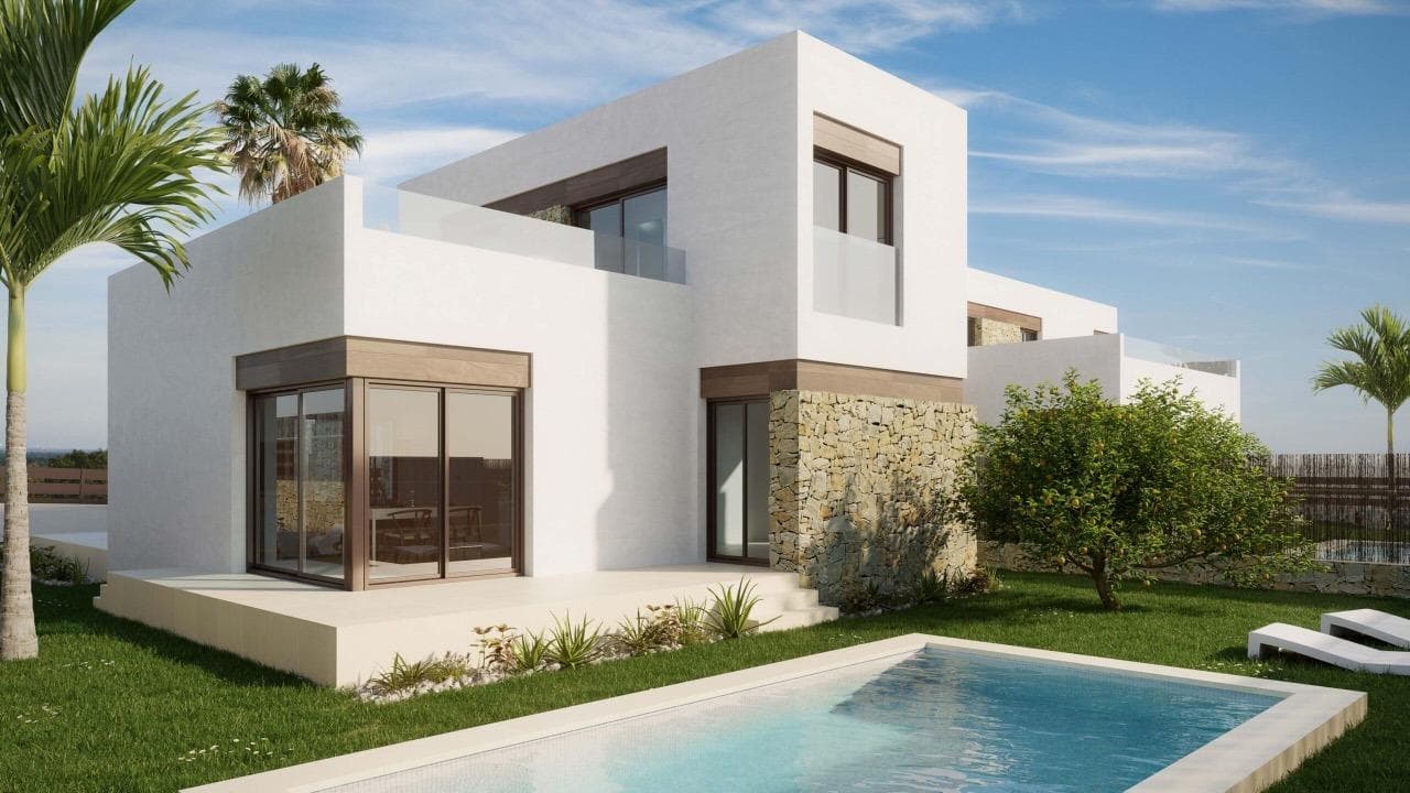 Villas contemporáneas exclusivas con vistas panorámicas en Balcón de Finestrat, Costa Blanca NorteColección exclusiva de villas de lujo de nueva construcción en FinestratDescubra una promoción exclusiva de tan solo cinco villas contemporáneas situadas en la codiciada zona residencial de Balcón de Finestrat, uno de los emplazamientos más deseados de la Costa Blanca Norte. Rodeadas de belleza natural y situadas en una posición elevada para capturar unas espectaculares vistas panorámicas del monte Puig Campana y la costa mediterránea, estas viviendas ofrecen la combinación perfecta de privacidad, diseño moderno y comodidad.Situada a solo 5 km de las playas de Finestrat y Benidorm, esta urbanización boutique ofrece un entorno tranquilo sin dejar de estar cerca de todos los servicios esenciales, instalaciones de ocio, centros comerciales y opciones de entretenimiento.Arquitectura moderna diseñada para la vida mediterráneaEl proyecto ofrece dos modelos de villas cuidadosamente diseñados, ambos creados para maximizar la luz natural, la amplitud y la conexión entre la vida interior y exterior.Las villas de dos plantas cuentan con 3 dormitorios y 2 baños, con luminosas zonas de estar diáfanas y una gran terraza en la primera planta que ofrece unas vistas impresionantes del paisaje circundante. Se ofrece la posibilidad de construir un sótano opcional, que proporciona espacio adicional para un gimnasio, un cine en casa, alojamiento para invitados o una zona de ocio.Las villas de una sola planta ofrecen 3 dormitorios y 2 baños en una sola planta, ideales para una vida cotidiana cómoda. Estas viviendas incluyen un impresionante solárium privado en la azotea de 115 m² donde los propietarios pueden disfrutar del clima mediterráneo durante todo el año.Características y especificaciones de alta calidadCada villa ha sido diseñada pensando en la calidad, la comodidad y la funcionalidad. Las características incluyen:• Piscina privada y jardín ajardinado• Cocina totalmente amueblada y equipada• Paquete de iluminación LED para zonas interiores y exteriores• Preinstalación para aire acondicionado por conductos• Puerta de entrada de seguridad reforzada• Construidas con materiales modernos y acabados contemporáneos• Parcela privada con excelentes espacios al aire libreUbicación privilegiada cerca de playas, campos de golf y serviciosBalcon de Finestrat se ha convertido en una de las zonas residenciales de más rápido crecimiento de la Costa Blanca gracias a su entorno tranquilo, sus impresionantes vistas y sus excelentes conexiones. Los residentes disfrutan de un fácil acceso a playas, campos de golf, centros comerciales y servicios internacionales.Distancias a los principales puntos de interés:• Campo de golf Alfarella: a poca distancia a pie• Puig Campana Golf: 4 km• Playa de Finestrat: 5 km• Centro de Benidorm: 6 km• Centro comercial La Marina: 4 km• Villajoyosa: 12 km• Aeropuerto Internacional de Alicante: 55 km• Centro de Alicante: 45 km• Hospital Marina Baixa: 7 kmUna inversión excepcional en la Costa BlancaTanto si busca una residencia permanente, una vivienda vacacional o una propiedad de inversión con gran potencial, estas exclusivas villas ofrecen una oportunidad excepcional en una de las zonas más atractivas de la Costa Blanca Norte. Combinando arquitectura contemporánea, espacios exteriores privados, vistas impresionantes y una ubicación excelente, estas viviendas están diseñadas para disfrutar del mejor estilo de vida mediterráneo.Póngase en contacto con nosotros hoy mismo para obtener más información o concertar una visita a la vivienda piloto y asegurarse su plaza en esta nueva y exclusiva promoción en Balcón de Finestrat.