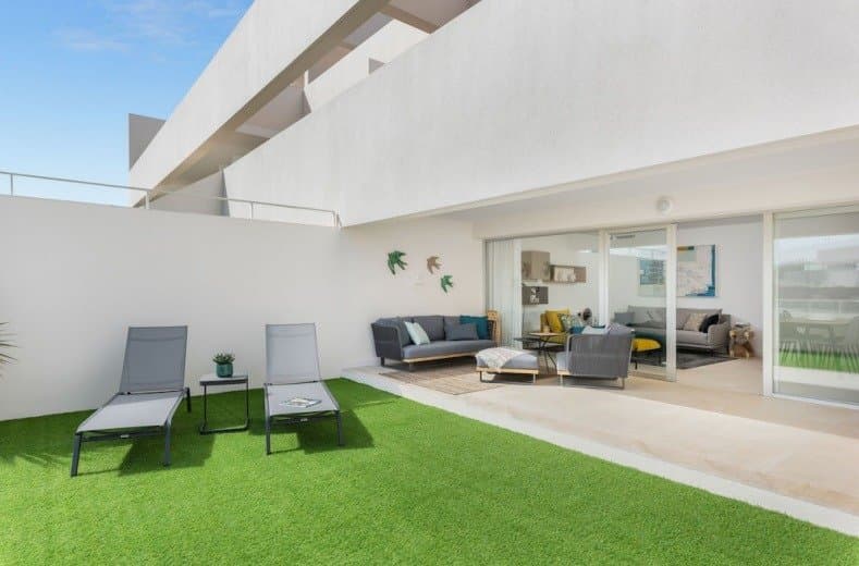 NEW CONSTRUCTION RESIDENTIAL IN LOS BALCONES (TORREVIEJA)

 Fantastic new construction project of 67 apartments with 2 and 3 bedrooms, on the ground floor with garden, 1st floor with solarium, or duplex.

 The project is located in the popular residential area of ​​Los Balcones just outside Torrevieja with easy access to all necessary services, close to several golf courses, the beach and the hospital.

 The apartments are sold with 1 parking space in the basement and a storage room;

 The common areas are equipped with a fabulous 200 m2 infinity pool with interior lighting, gardens with aromatic plants, a children's area and a Jacuzzi.

 Torrevieja is a city with a wide range of leisure and gastronomy, magnificent sandy beaches, a mild climate, just 42 km from Alicante airport and with life all year round.