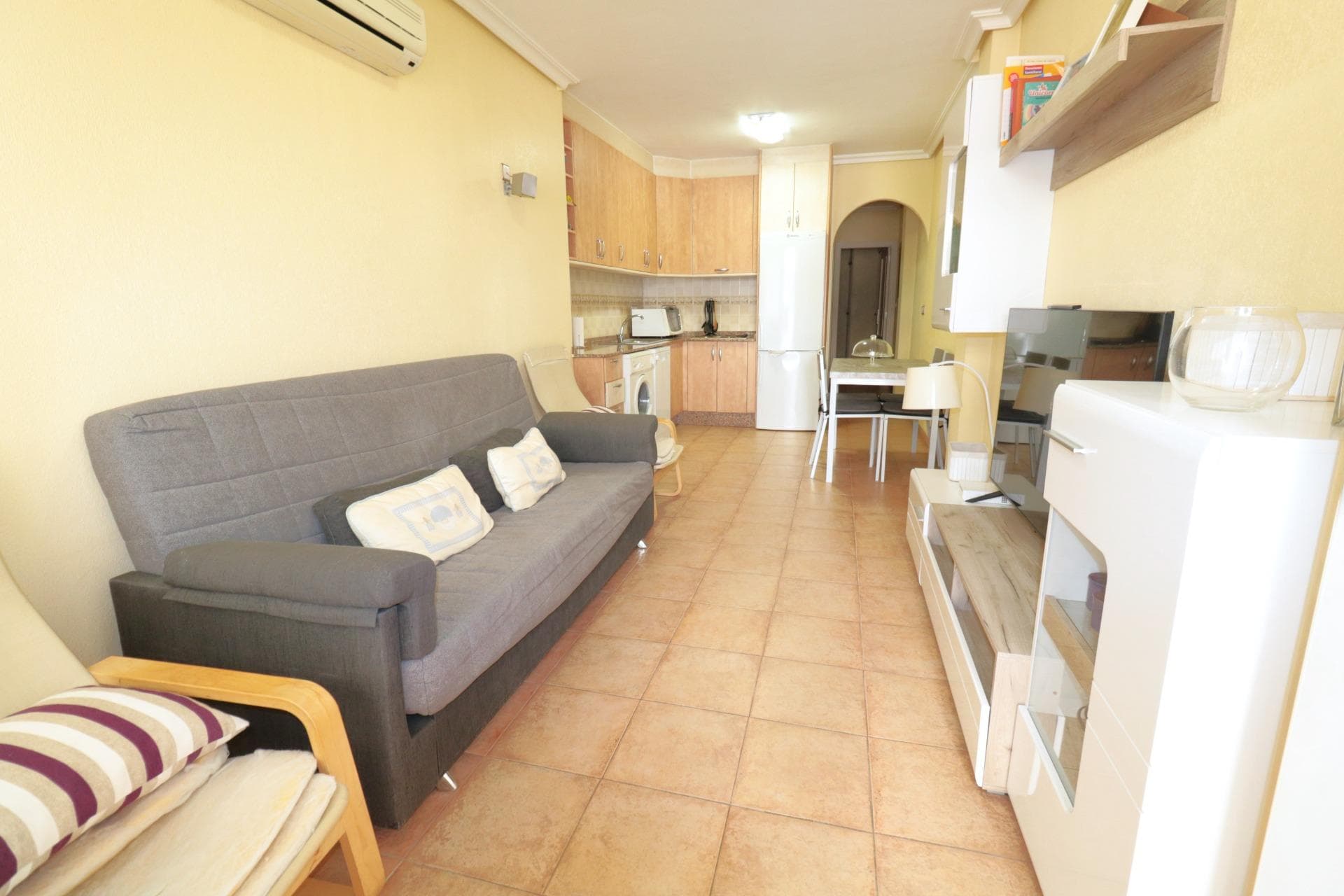 Bedrooms: 2, Bathrooms: 1, Apartment in Torrevieja, Alicante, Spain