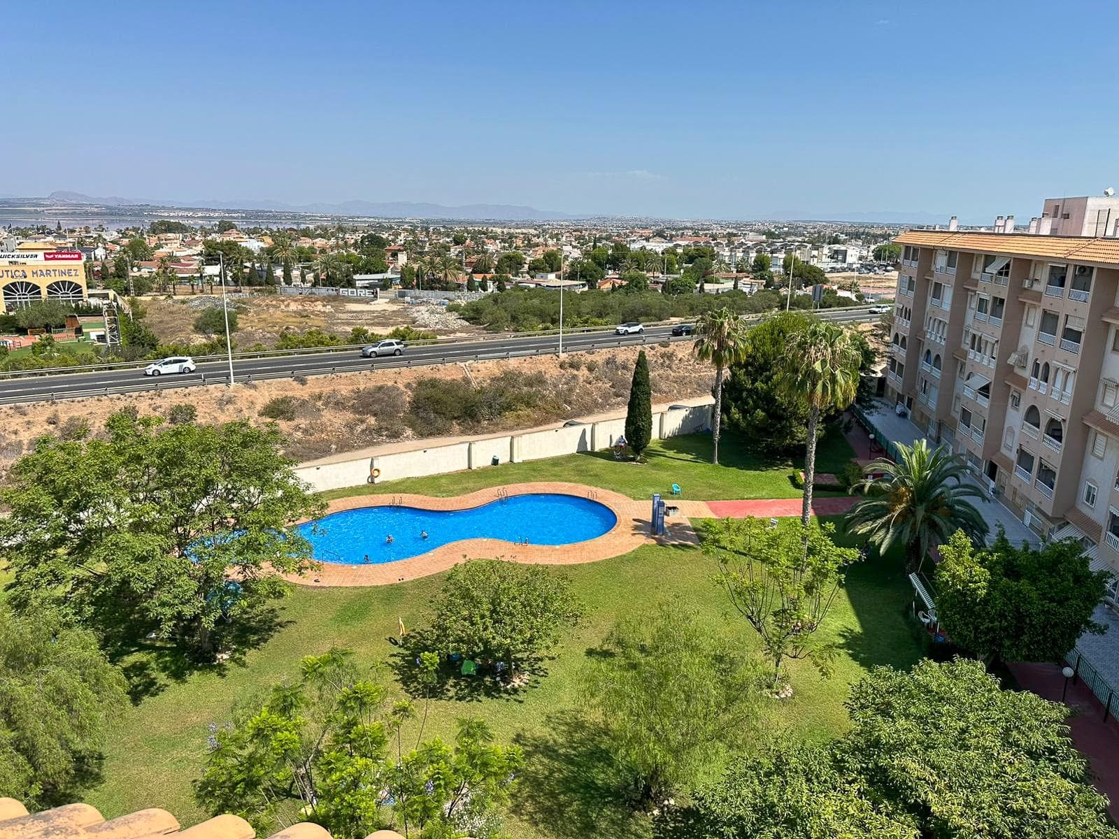 We present this cozy apartment located in a gated community next to the iconic Parque de las Naciones and the beautiful Pink Salt Lake of Torrevieja. The property features 2 bedrooms, 1 full bathroom, a bright living-dining room, a functional kitchen, and a terrace perfect for outdoor relaxation. The community offers a communal pool, well-maintained shared areas, and a peaceful environment — ideal for year-round living or as a holiday retreat close to nature, while still being near the city center and all services. A great opportunity in a charming and well-connected area.