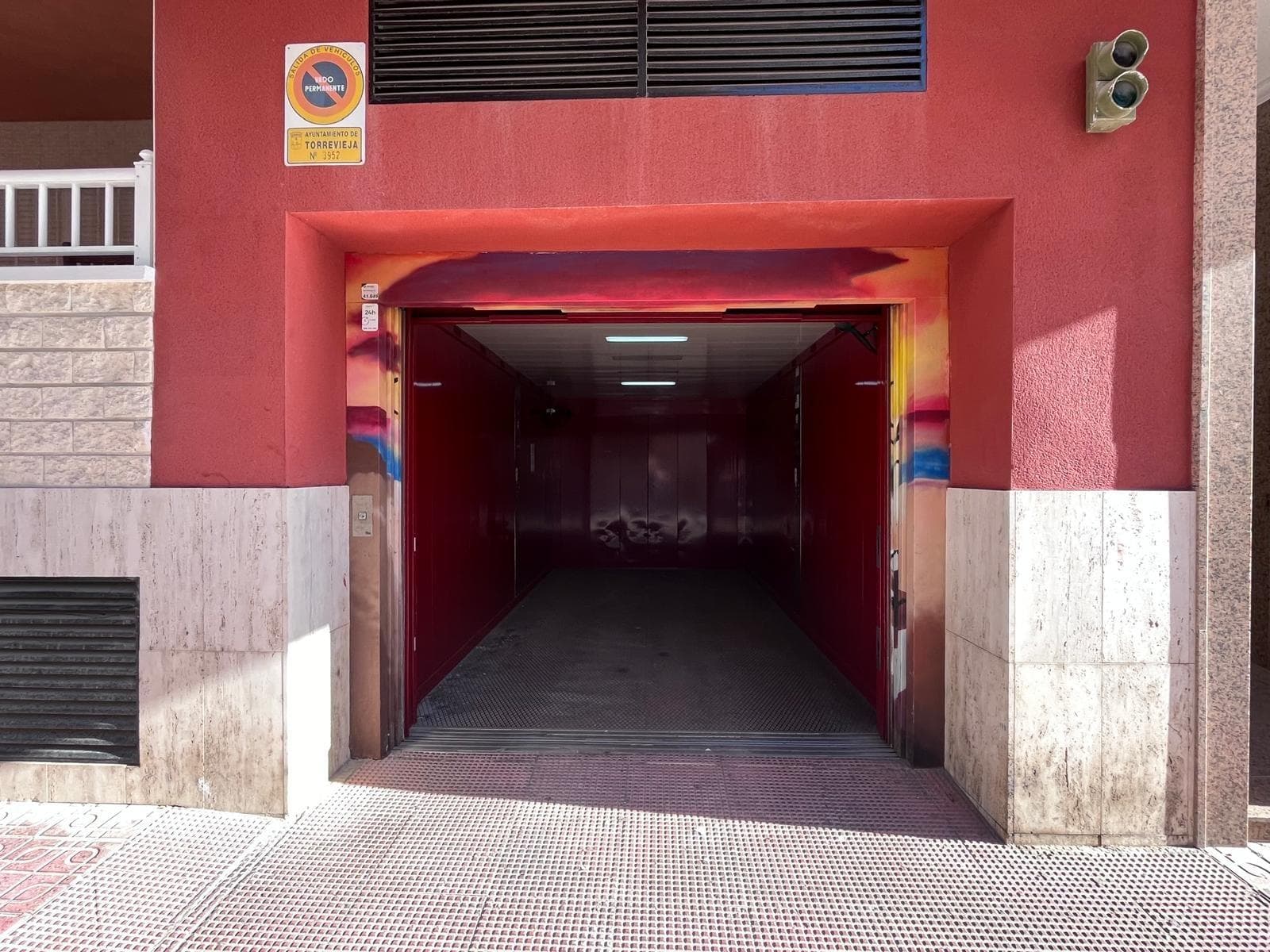 SE VENDEN GARAJE Y TRASTERO EN CALLE ULPIANO 67