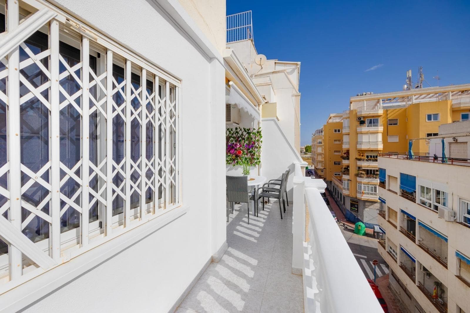 Bedrooms: 2, Bathrooms: 1, Apartment in Torrevieja, Alicante, Spain