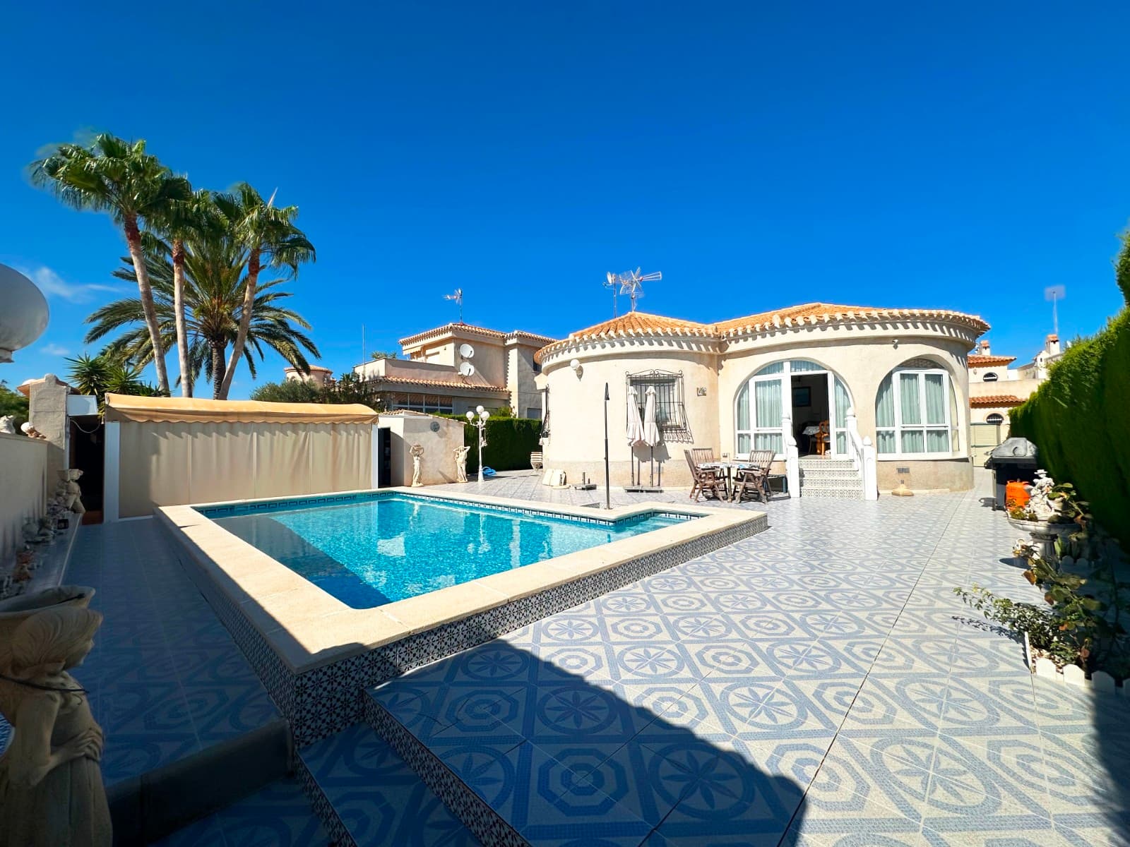 Your dream of a fully furnished, move-in-ready home surrounded by the beauty of Playa Flamenca – Orihuela Costa – is about to become a reality. Don't miss out on your perfect opportunity!

This Mediterranean-style villa offers the ultimate coastal lifestyle, located only minutes away from the golden beaches of the Mediterranean, the prestigious Villamartín Golf Course, and the famous La Zenia Boulevard. Orihuela Costa has it all: relaxation, adventure, or a mix of both.

This mediterranean style family home has been meticulously designed for your comfort and features high-quality finishes and essential modern conveniences. It has everything you need for a hassle-free move.

This stunning, tailor-made, fully furnished luxury villa with heated swimming pool offers the best lifestyle in a privileged setting. 

As soon as you step inside, you'll be welcomed by a bright and welcoming atmosphere thanks to its south/west orientation that allows natural light to flood every corner. The villa is conveniently located on one level and boasts three spacious double bedrooms, perfect for resting and relaxing, as well as two bathrooms with walk-in shower. The master suite with a wall-to-wall wardrobe and ensuite bathroom offers a touch of sophistication, including underfloor heating for extra comfort.

The separate kitchen, fully equipped with high-quality finishes, is a dream for food lovers and accesses perfectly with the dining room, creating the ideal space to share moments with family and friends. 

From the spacious living room and panoramic lounge area, with a bespoke snooker and dining table, american size fridge - freezer where you can enjoy a charming view of the pool and garden. This villa also includes many extras and a number of exceptional amenities: ducted air conditioning for personalized comfort, built-in wardrobes that optimize space, and additional in the back garden for extra storage, you enjoy a practical garden shed for convenience.

Enjoy the perfect facilities for relaxing and staying active. The location is unbeatable, just 1,8 km from the beach and surrounded by services such as shopping centres, doctors, schools and parks, making it the ideal place to live.