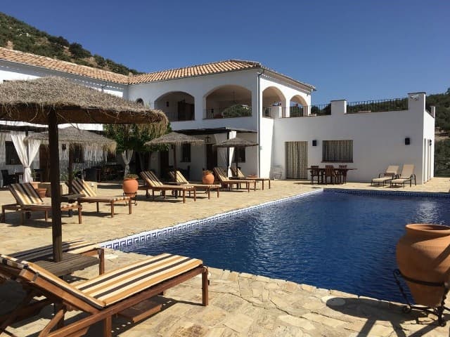 This pearl is located in the heart of Andalusia, less than an hour's drive from Cordoba, Granada, Antequera and Malaga, situated on top of a mountain, a stone's throw from the motorway and 5 minutes from the old Moorish village of Iznàjar. 

 A fantastic region to discover, relax and enjoy so much nature, picturesque villages, beautiful cities and numerous sights. 

 Ground floor: 

 5 guest rooms with private bathroom 

 1 large salon 

 2 kitchens 

 separate shower, toilet and storage room 

 BBQ area (covered) 

 Lounge (covered) 

 Swimming pool 12m x 5m 

 Petanque court 

 First floor: 

 4 bedrooms (one with dressing room and bathroom with toilet) 

 2 bathrooms (1 with toilet) 

 1 separate toilet 

 1 shed 

 1 living room (+ -100m2) 

 1 large terrace half covered 

 Down: 

 large garage 

 private driveway and private parking 



 1ha of olive soil 

 Central heating 

 internet 

 phone 

 Sold furnished! 

