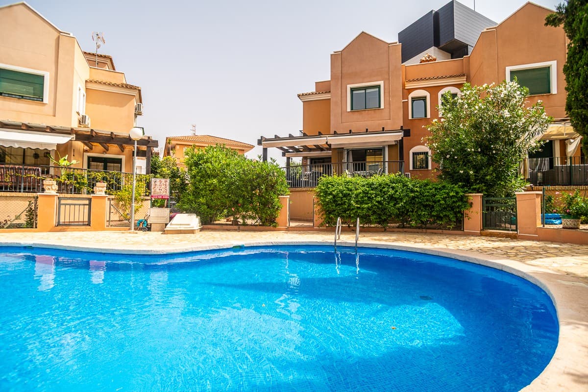 Charming semi-detached house in Los Balcones, Torrevieja

Discover this beautifully maintained townhouse in the sought-after area of Los Balcones, where quality construction meets Mediterranean charm.

The main house offers two spacious bedrooms on the first floor and a modern bathroom, creating a comfortable living space for both permanent residence and holiday stays. On the ground floor, you will find a generous living area that connects seamlessly with the outside space. The kitchen is fully equipped and combines flawlessly with the living room. The big terrace with pool views is equipped with sun screens, making it the ideal spot to relax or entertain throughout the day. If you are looking for the complete holiday vibe in your own property when you come to Spain,... Then keep reading!

The basement adds extra flexibility, featuring two beds and a bathroom en suite, perfect for hosting guests in comfort and privacy.

As a final touch, we have a Solarium that offers an open view of the surroundings, such as the famous salt lakes of Torrevieja. 

Do you have hobbies or a passionate handyman? This house comes with a big storage room right next to your parking Space on your own plot!

This home belongs to a small, well-kept community with a Mediterranean atmosphere that you can instantly feel in its surroundings. A large pool area, landscaped spaces with green plantation and the proximity to all amenities make daily life both practical and enjoyable.

Located just steps away from Mercadona and close to beaches, restaurants, and services, Los Balcones is one of the most desirable residential areas in Torrevieja.

A property that combines location, space, and quality, ready to move in and enjoy.

Could this be the home you’ve been searching for? Contact us today and come see it for yourself.

Community costs: €500/semesterIBI: 368,58€