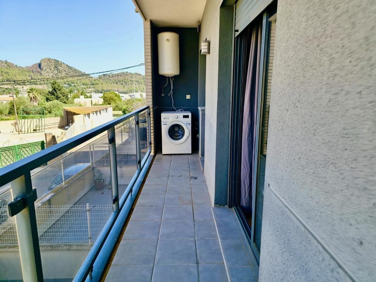 We present this magnificent 3 bedroom apartment with 2 bathrooms, located only a few minutes from the centre of Pedreguer, in a quite area but close to all the amenities.It has been completely renovated, with high quality materials and great attention to every detail.The apartment boasts a spacious kitchen and living room with a contemporary style, 3 large double bedrooms 2 modern bathrooms with high quality materials.There is a community pool perfect to relax in and enjoy the Mediterranean climate.Get in touch now before it is sold!!!