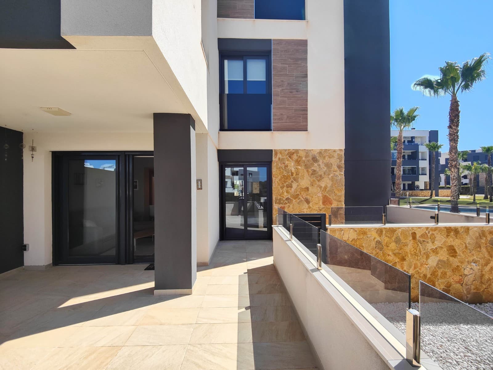 Stunning ground floor corner apartment for sale in a Res. Amanecer / Sunrise VI - Orihuela Costa.Discover this stylish and modern apartment located on the ground floor of a prestigious residential complex in Los Altos, La Florida. The property enjoys an south west facing corner terrace with direct views over the beautifully landscaped communal gardens and the swimming pool.This bright and spacious apartment features 2 bedrooms and 2 bathrooms, a contemporary open-plan living area, and a fully equipped modern kitchen with breakfast bar. The kitchen includes high-end appliances such as an oven, microwave, fridge-freezer, dishwasher, washing machine, and a ceramic hob with extractor. For added comfort, the bathrooms come with underfloor heating.Additional features include PVC windows with electric shutters (remote-controlled), central air conditioning, and the property is sold fully furnished—ready to move in.An underground parking space and a private storage room are included in the price.Set within a secure, gated community, the resort offers exceptional facilities including a large communal swimming pool, a children’s pool, palm-lined gardens with chill-out zones, a petanque court.Ideally located just steps from an Aldi supermarket, and a short drive to the renowned Zenia Boulevard Shopping Center and the beautiful beaches of Orihuela Costa.