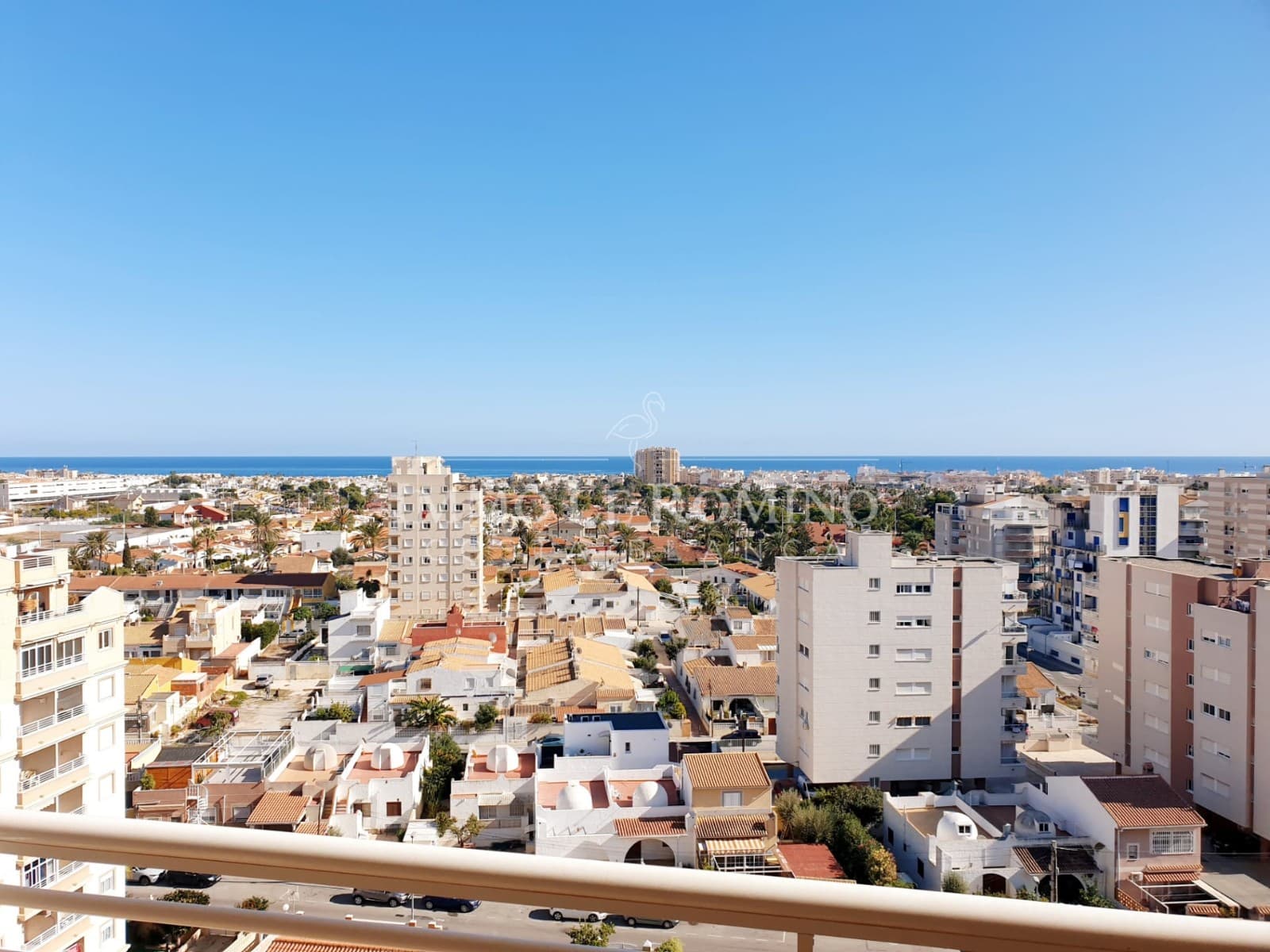 Beautifully decorated apartment on the 11th floor of a building just steps from the shops of the Calle Valenciana, the Friday market, the sports center and the health center.Enjoy panoramic sea views!The building has two elevators and two communal swimming pools.Community fees: €33/monthProperty tax: €230/year