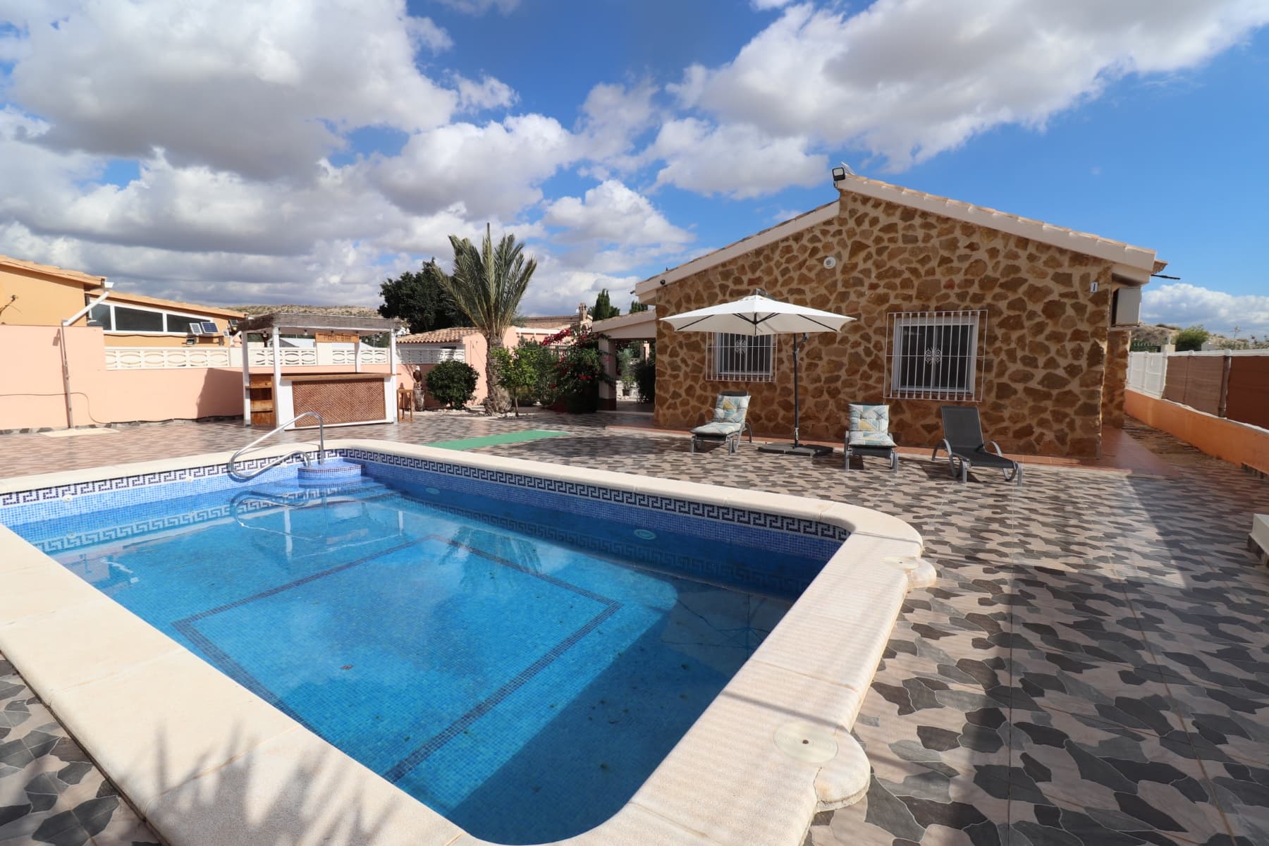 This beautiful little villa is located in a very quiet private residential area (only 10 houses) just a 5-minute drive from the town of Fortuna with all its amenities and lovely thermal bath. It comprises a living room (22m²), an open-plan kitchen (11m²), two bedrooms (14m² and 12m²) and a bathroom (4m²). There is also a covered terrace (30m²) and a carport, which could easily be converted into a third bedroom. At the rear is a beautiful swimming pool (7.4x3.8) with its technical room and a bar. The garden also is very nice. This house benefits from all modern comforts: water, electricity, internet, air conditioning, wood stove, infrared electric radiator. It is offered for sale fully furnished (car included if interested). It is 50 minutes from Alicante airport, 40 minutes from Murcia airport and 55 minutes from the beaches of the Costa Blanca and Costa Calida.