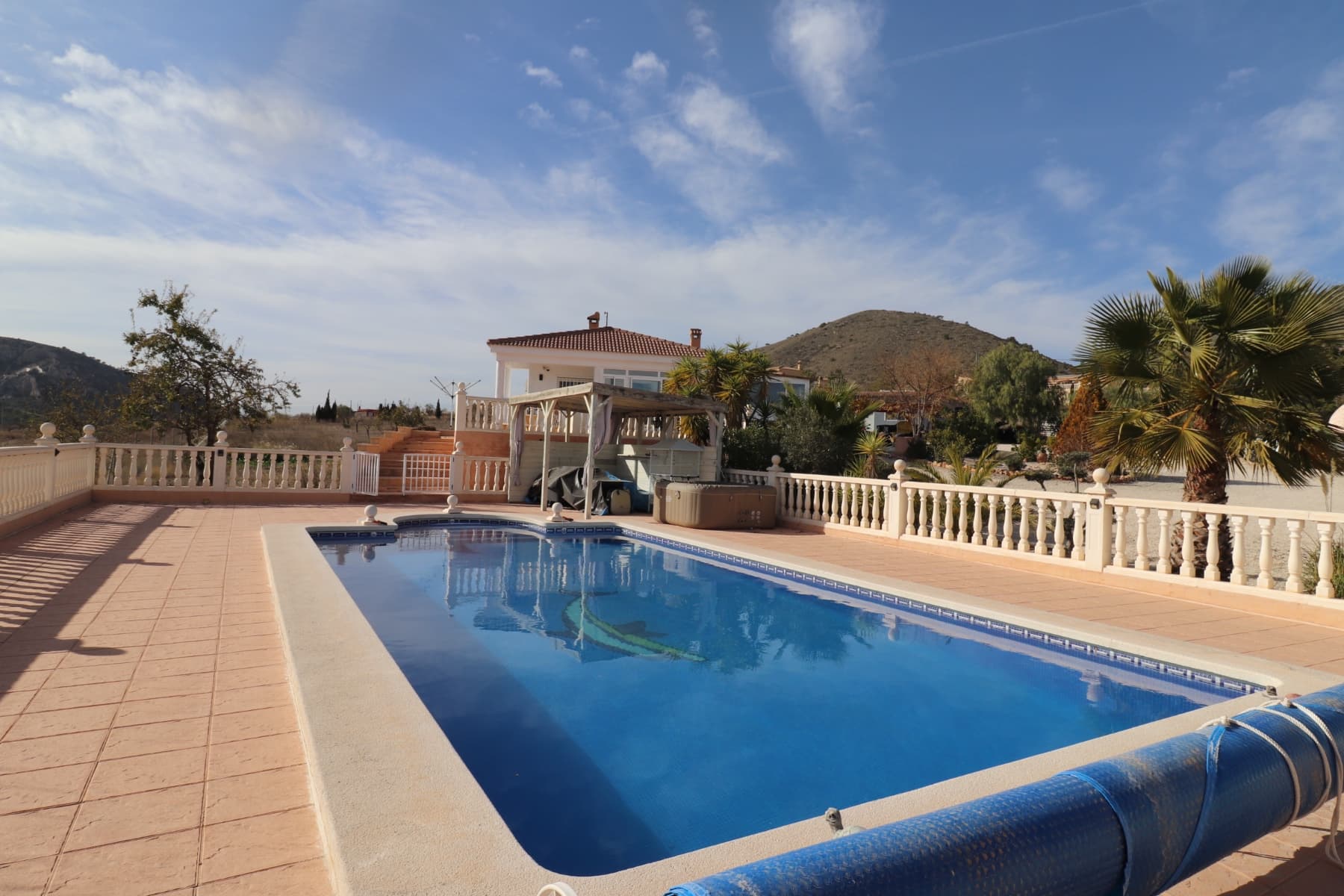 This superb villa in perfect condition is located halfway between the 2 villages of La Romana and Alguena with all amenities (health center, pharmacy, supermarkets, restaurants, weekly market, DIY stores etc) A beautiful terrace overlooking the pool (10x5) and offers extraordinary views of the surrounding mountains. The main villa renovated with taste and quality materials consists of a spacious veranda (30m2), a living room, a dining room, a kitchen, a pantry, 3 bedrooms and 2 bathrooms including one en suite. It benefits from air conditioning, gas central heating and an internet connection. On the side of the property there is also a chalet with an additional bedroom (9,5m2) with a toilet and a shed (10m2). There is also another construction of 28m2 including a carport and a laundry/shed. This property is connected to the power grid but also has 10 photovoltaic panels and a 5kw inverter. A 25,000-liter water depot with a brand new pump ensures the supply of the house. Alicante airport and the coast are about 45 minutes away.
