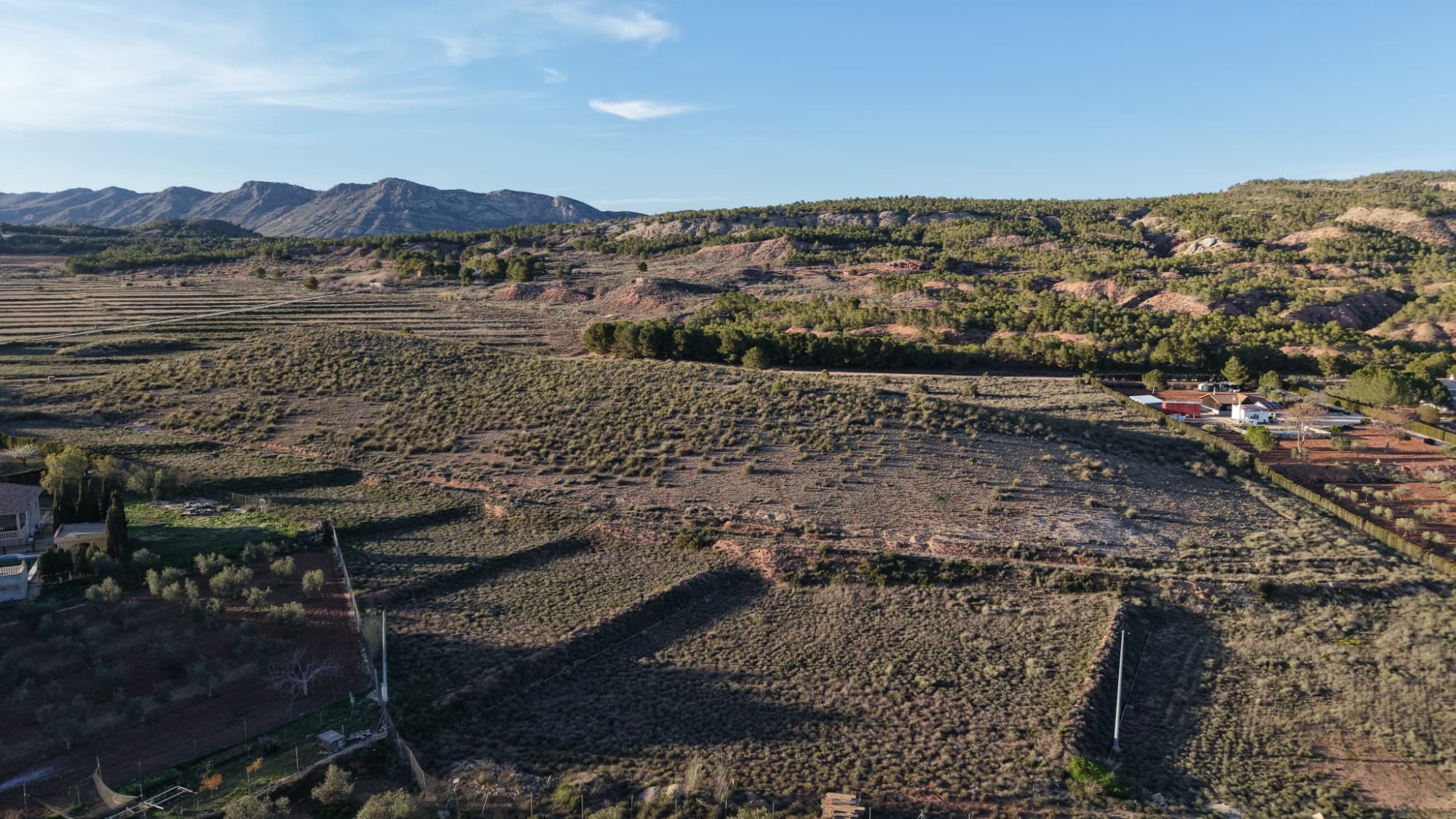 Very large building plot of over 40.000 m2 in Yecla. The plot has several levels and offers amazing views on the surrounding mountains. It has an irrigation water connection and electricity connection included in the price, This plot is extra special because it already has a design for a house included in the price.The design includes a house with 3 bedrooms, 2 bathrooms, an open plan kitchen and living room, a covered porche and a 4x8m pool.We work with several builders in Yecla, a house like this can be build for approx. 250.000 euro.You can also buy the plot without the house design for 52.000 euros.