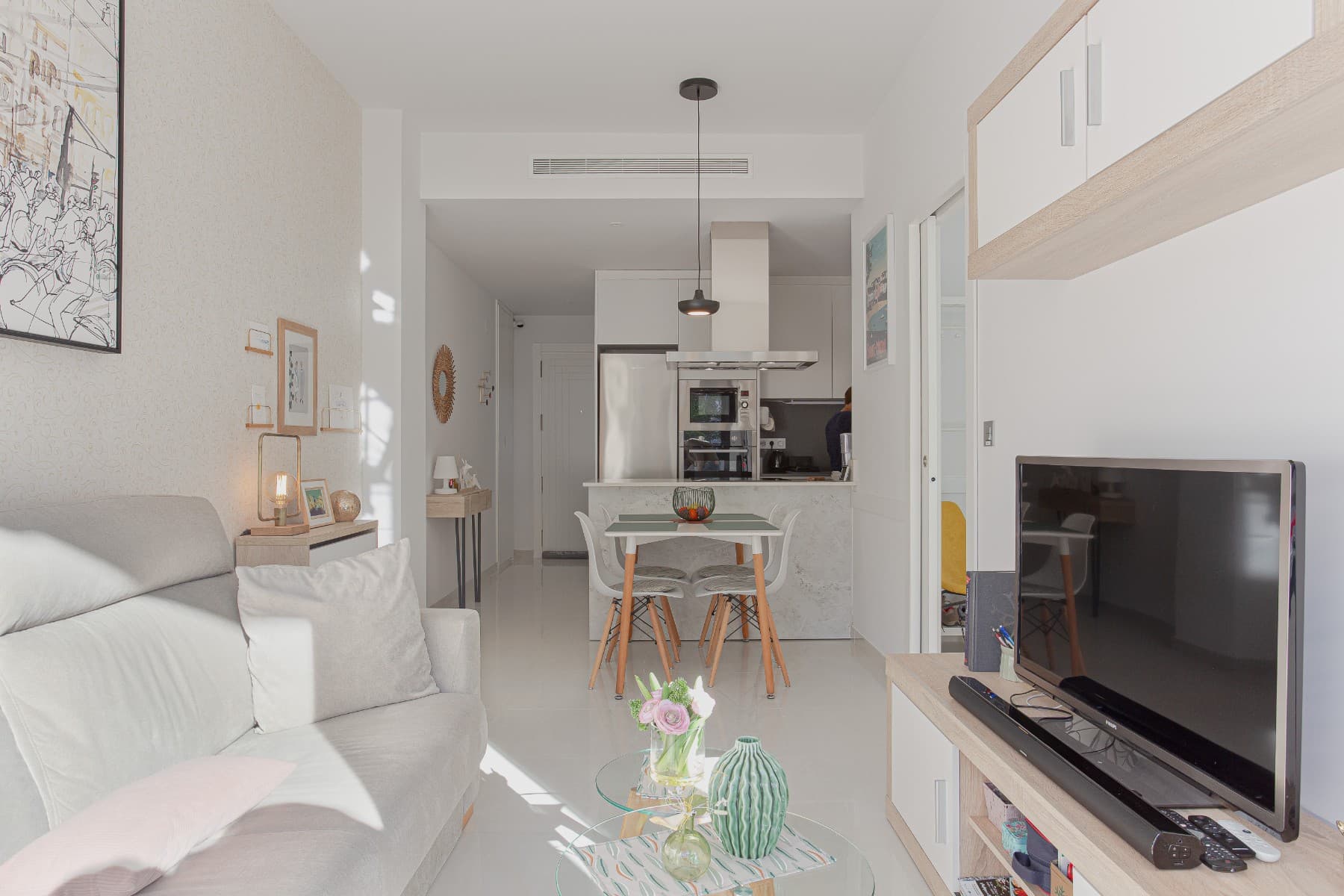 This 1-bedroom, 1-bathroom apartment is in excellent condition, located in a building constructed in 2021. It is sold fully furnished, with high-quality furniture and ready to move into.The bedroom includes a wardrobe and a bed with storage space underneath. The living room features a sofa bed, perfect for guests or to increase sleeping capacity.Next to the kitchen is a utility room, which houses the water heater and offers additional storage space.The kitchen is fully equipped and open to the living room, which enjoys an excellent south-facing orientation, providing a bright and comfortable atmosphere throughout the day.The property includes a parking space, and the residence offers a communal swimming pool.A modern, as-new apartment, ideal for year-round living or as an investment.