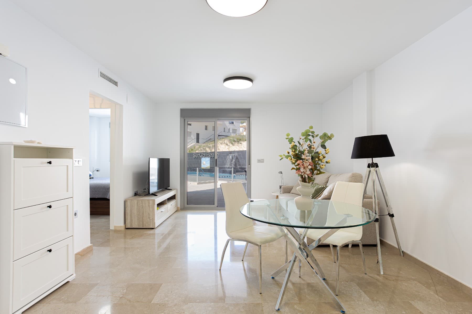 Apartment for Sale in Orihuela Costa – Close to All AmenitiesApartment for sale in Orihuela Costa, located in a well-connected residential area close to all daily services. This property offers convenience and easy access to shops, restaurants and leisure areas.The apartment features 1 bedroom and 1 bathroom, with a functional layout and a bright living space. It is sold fully furnished, making it ready to move in or to be used as a rental investment.The interior is well maintained and designed for practical living, ideal for those looking for a low-maintenance property on the Costa Blanca.Orihuela Costa is one of the most popular areas on the Costa Blanca South, known for its beaches, golf courses and year-round services.The property is located close to supermarkets, restaurants, shopping centres and all essential amenities, making it suitable for permanent living, holidays or rental purposes.Prime location in Orihuela CostaThe apartment is located in a residential area with all services within walking distance, offering a practical and comfortable lifestyle.Beaches, golf courses and shopping areas such as La Zenia Boulevard are just a short drive away.Functional 1-bedroom apartmentThe property offers a simple and efficient layout with one bedroom and one bathroom, ideal for couples or single occupants.Sold fully furnishedThe apartment is sold furnished, allowing immediate use without the need for additional investment.Excellent investment opportunityThanks to its location and easy maintenance, this property represents a good option for rental income or as a holiday home on the Costa Blanca.