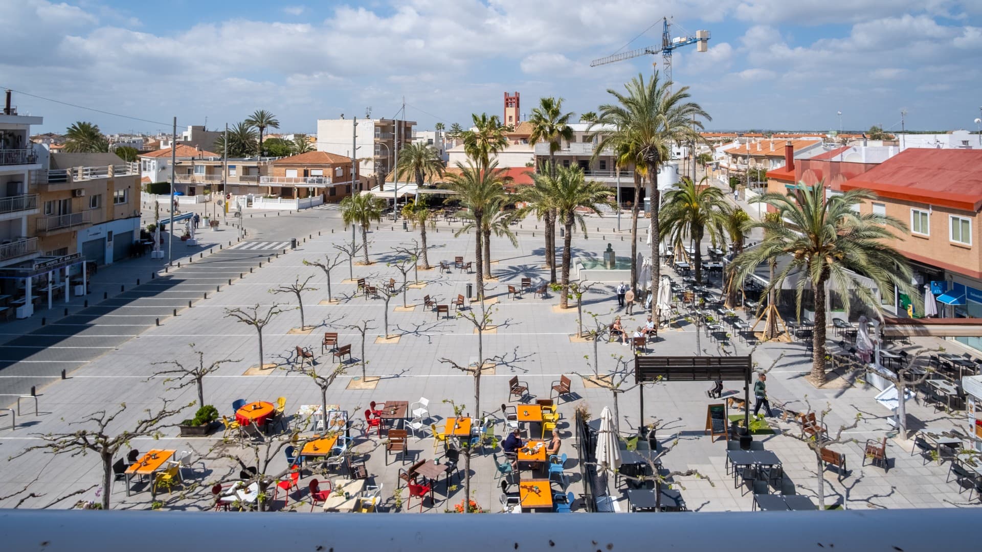 Unique opportunity to acquire a fully renovated property (January 2026) in the heart of Torre de la Horadada, located in Plaza Antonio Ángel Lozano, the most central and sought-after area of the town.The apartment has been completely renovated, including new electrical installation, brand-new plumbing, new walls and flooring, offering a modern, bright home ready to move into.Originally the property had 3 bedrooms, but the renovation redesigned the layout to create 2 spacious bedrooms and a large living room, providing greater space and comfort.Being located on the top floor of the building, the apartment enjoys excellent natural light throughout the day and pleasant sea views.The location is one of its greatest attractions: only 150 metres from Playa del Conde and Playa de los Jesuitas, and surrounded by all amenities including restaurants, bars, pharmacy, shops, the marina and the seafront promenade.The property also includes a storage room, ideal for bicycles, beach equipment or golf gear.Thanks to its prime location, full renovation and layout, this property is perfect both as a seaside residence and as an investment for holiday or seasonal rentals, with high demand throughout the year.A move-in ready property in one of the most desirable areas of the Costa Blanca.If you are looking for a fully renovated home by the sea, with sea views and in the centre of Torre de la Horadada, this is an opportunity worth visiting. Contact us without obligation!