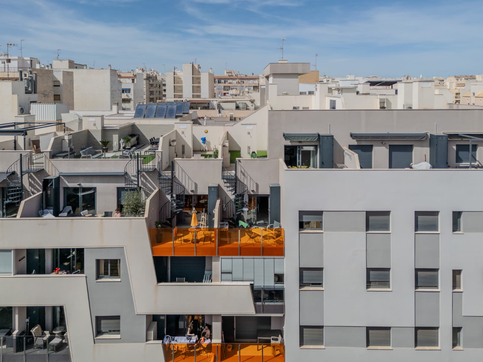 This stunning 2020-built penthouse with two bedrooms in the heart of Torrevieja offers everything you need for comfortable living! The spacious living room and modern open kitchen create a bright and airy feel, and the underfloor heating in the bathrooms adds a touch of luxury. With two sunny balconies and your own rooftop terrace, you can enjoy outdoor living all year round – the partially covered balcony is ideal as a winter room, while the rooftop terrace offers space for barbecuing and soaking up the sun.

 

The community features a lovely pool area in the courtyard, as well as a Finnish sauna for ultimate relaxation. In addition, the apartment includes a private parking space in an underground garage with direct elevator access to the residential floor, making life easy and convenient.

 

All of Torrevieja's central amenities, the beautiful church square, the promenade, and the swimming coves are within walking distance. This is a perfect home whether for year-round living or a holiday retreat!

 

Property tax: approx. 220€/year

 Community fee: approx. 676€/year

 

Welcome to visit this modern and stylish home!

 

 

