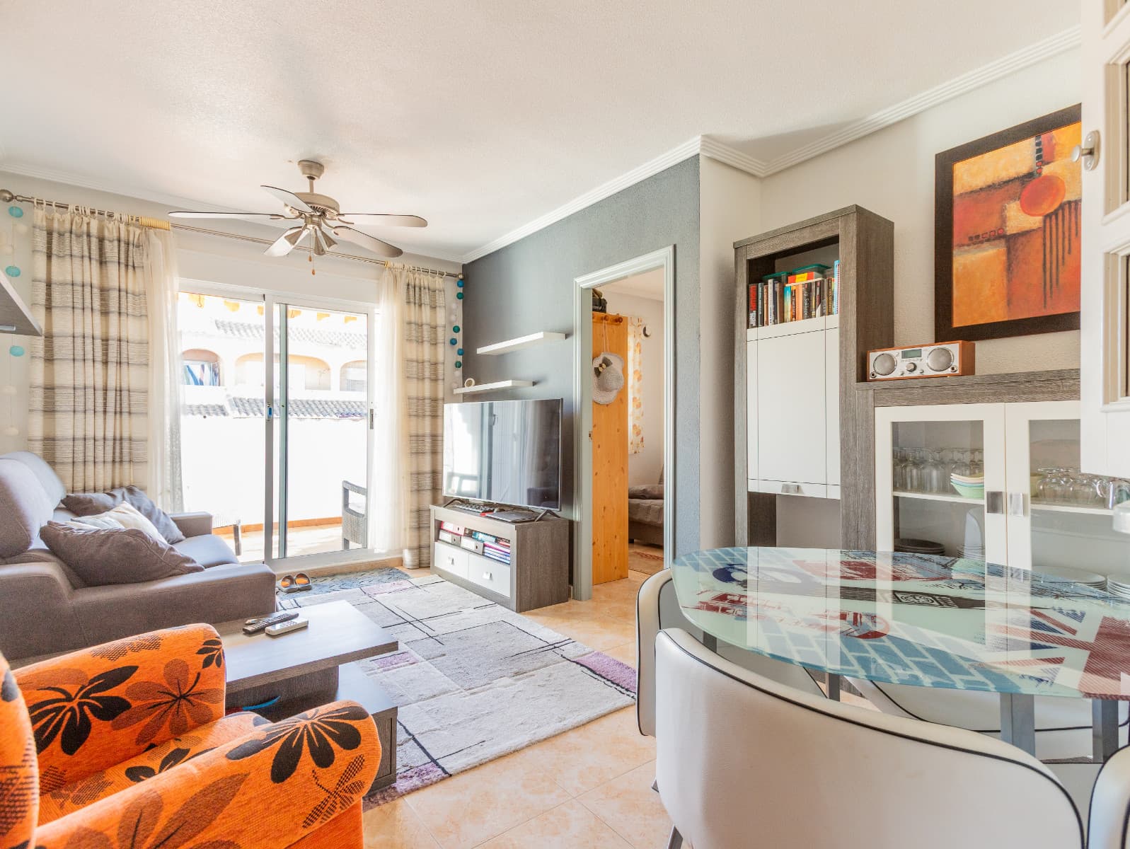 A beautiful top-floor apartment near the Nationalities Park, about a kilometer from the sandy beaches. The apartment has a bright living room, two bedrooms, a functional bathroom with shower, a convenient kitchenette and a spacious balcony with the morning sun.The renovation of the building's shared pool area will be completed in early 2026. You can enjoy the sun and dry laundry on the shared roof terrace.You can buy or rent a parking space in the building's underground garage, which makes parking easier, especially during the busiest summer months.