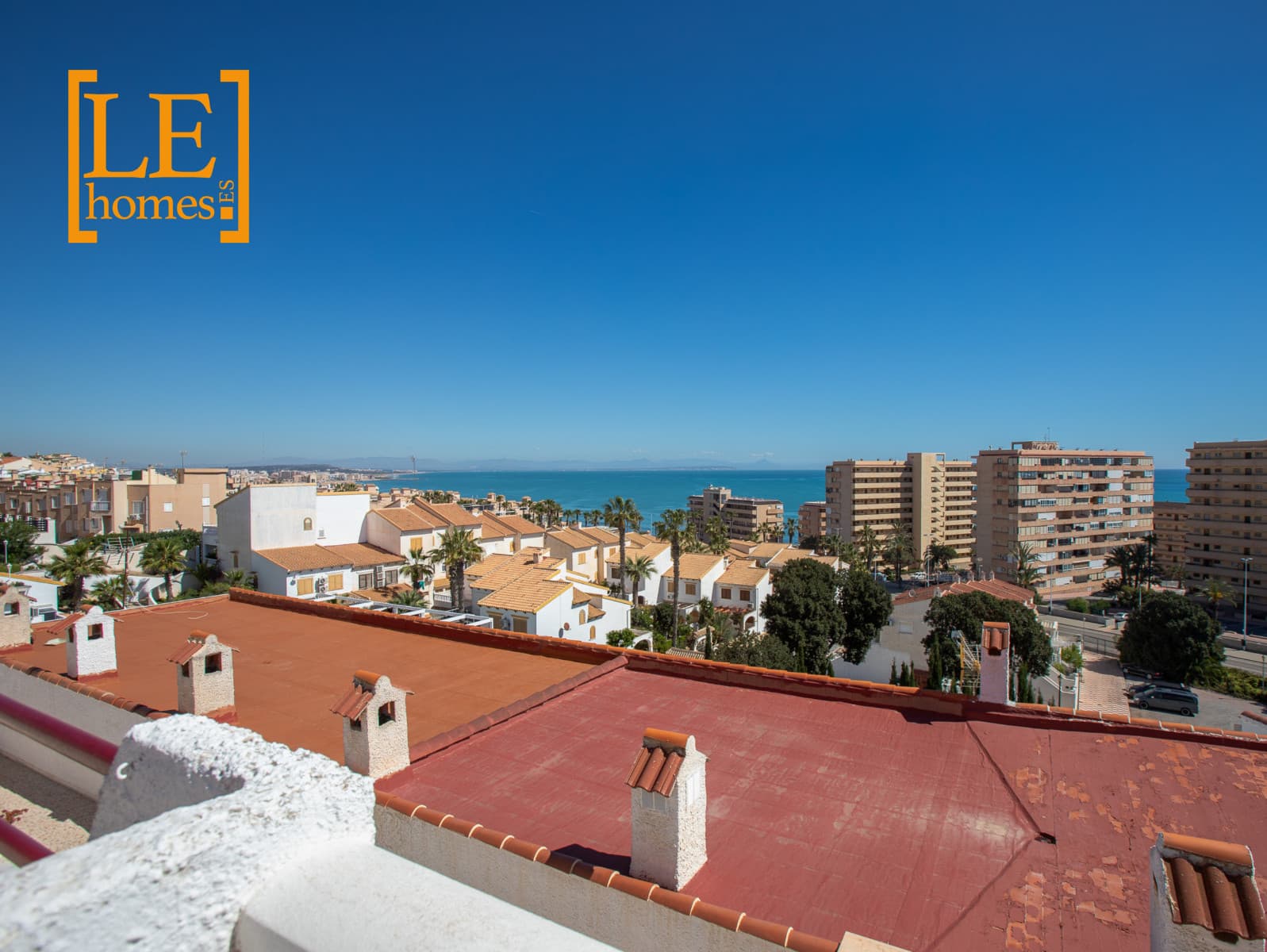 Are you looking for your own holiday home with stunning sea views? Here is your chance, a lovely one-bedroom apartment in Cabo Cervera, with panoramic sea views!The front terrace of the apartment is bathed in sunlight from the morning onwards. From the terrace you enter the living room, which is connected to the dining area and a functional kitchen. Stairs lead to the upper floor, where there is a beautiful bathroom and a bedroom. The bedroom has a balcony with stunning views of the Mediterranean Sea.The community has a shared petanque court and park areas. Residents also have access to a shared barbecue area.Cabo Cervera beach is only four hundred meters away, and all necessary services are within walking distance.Feel free to contact us and we will arrange a tour of this wonderful property!Community fees 250€/year, property tax approx. 128€/year