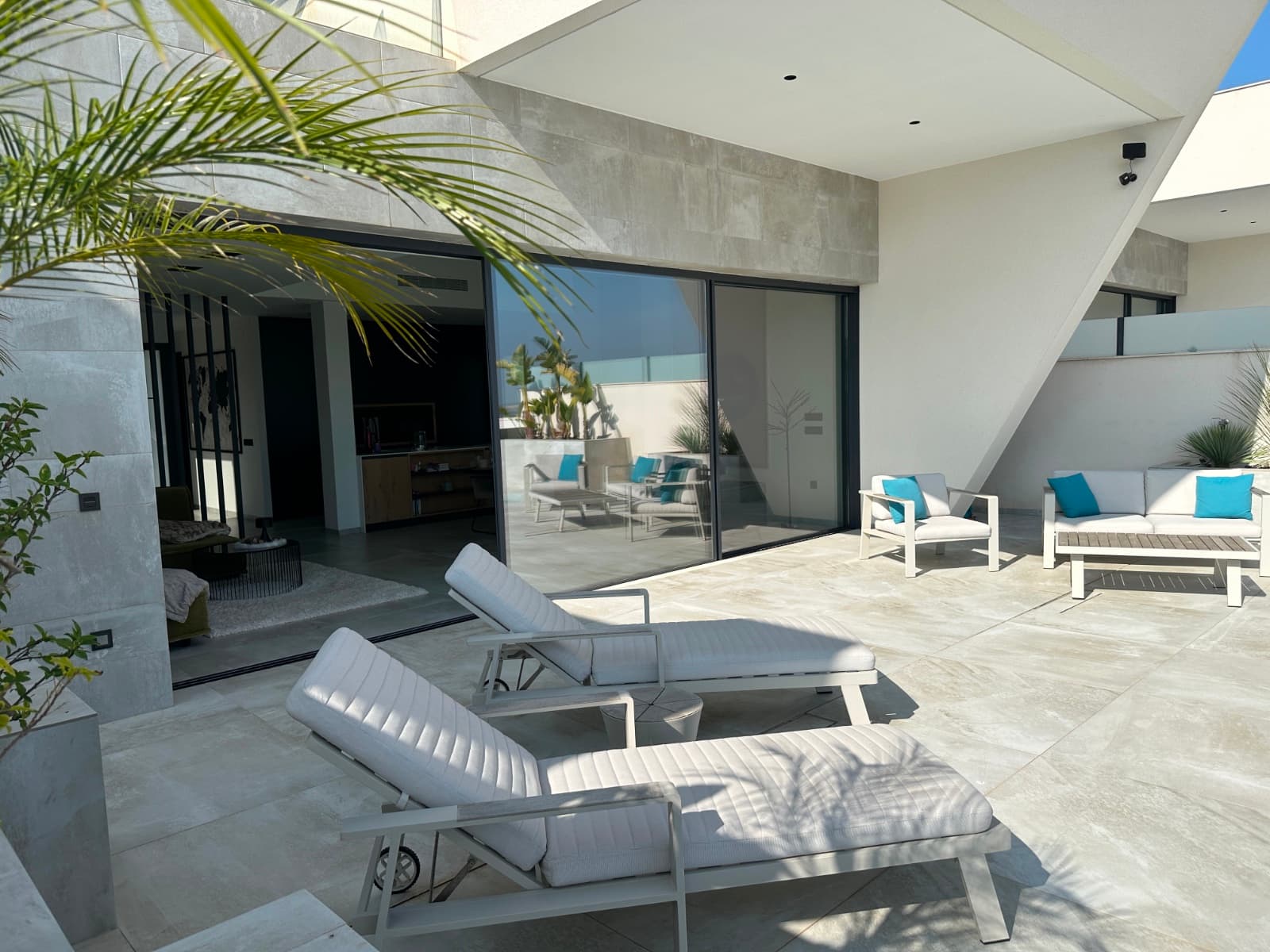 This villa is designed to embrace the breathtaking views of the Mediterranean Sea and the skyline of Guardamar del Segura. Located in an area steeped in stunning vistas and the tranquil essence of the Mediterranean lifestyle, this property offers a harmonious blend of natural beauty and modern luxury. Just minutes away from the vibrant town of Rojales and the La Marquesa golf resort, this villa represents the perfect marriage of contemporary design and its splendid surroundings.

Highlights of the Villa:

Two En-Suite Bedrooms: Both bedrooms feature terraces, providing an oasis of peace and serenity.Infinity Pool: Enjoy the stunning views while you relax in the infinity pool.Space and Light: The ground floor is flooded with natural light and includes 2 bedrooms, a bathroom, a garage, and a fitness studio you’ve always dreamed of. There is also a laundry room with a washer and dryer.Living Space: Here, you have the opportunity to customize your living space to your needs and desires while staying connected to the beautiful surroundings this region has to offer.

Immediately Available:

This villa is move-in ready and is sold fully furnished, including the fitness room! This is your chance to enjoy the magic of the Costa Blanca South, where every day offers a new opportunity to experience the beauty of the Mediterranean Sea.

Welcome to your own piece of paradise. Book your viewing soon and discover the unique charm of this beautiful villa.