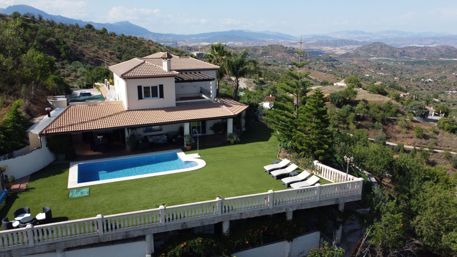 A luxurious 8-bedroom, 4-bathroom country property located in the beautiful white village of Monda, situated in the province of Málaga. This stunning property offers spectacular views of the surrounding countryside and provides an idyllic retreat in a peaceful setting. The property is set on an expansive plot of over 10,000m², adorned with abundant citrus fruit trees that add a touch of natural beauty and fragrance to the landscape. The ample space ensures privacy and tranquillity, allowing you to enjoy the serene ambiance of the countryside. Comprising of two houses, this property offers versatility and flexibility. The main house is built over two floors, showcasing exquisite design and attention to detail. Upon entering, you are greeted by an impressive entrance hall that sets the tone for the elegance and luxury found throughout the property. The ground floor features a modern, fully fitted kitchen that is both functional and aesthetically pleasing. The spacious and bright living/dining room boasts a cosy fireplace and offers access to the pool area, creating a seamless indoor-outdoor living experience. Additionally, there are two bedrooms, a bathroom, and a WC on this level, providing ample accommodation for family and guests. A utility room adds convenience and practicality to everyday living. The second floor of the main house offers four bedrooms and two bathrooms. The master bedroom is en-suite and features fitted wardrobes, offering both style and functionality. Furthermore, it boasts a private terrace that overlooks the picturesque village and its charming castle, allowing you to soak in the beauty of the surroundings. For added comfort, the main house is equipped with central heating, ensuring a cosy and welcoming atmosphere throughout the year. Outside, the property offers numerous covered terraces, perfect for outdoor relaxation and dining while enjoying the breath-taking views. The well-manicured grounds provide ample space for outdoor entertaining, making it an ideal setting for hosting gatherings or simply enjoying the peaceful surroundings. In terms of parking and storage, the property includes a garage and additional parking spaces, ensuring convenience for residents and guests. Additional storage has been created below the pool terrace. The guest house, with its own private driveway, has 2 bedrooms, bathroom, living room, and kitchen and offers complete independence and is an excellent addition to the property. It provides an ideal space for accommodating extended family members or even generating rental income.