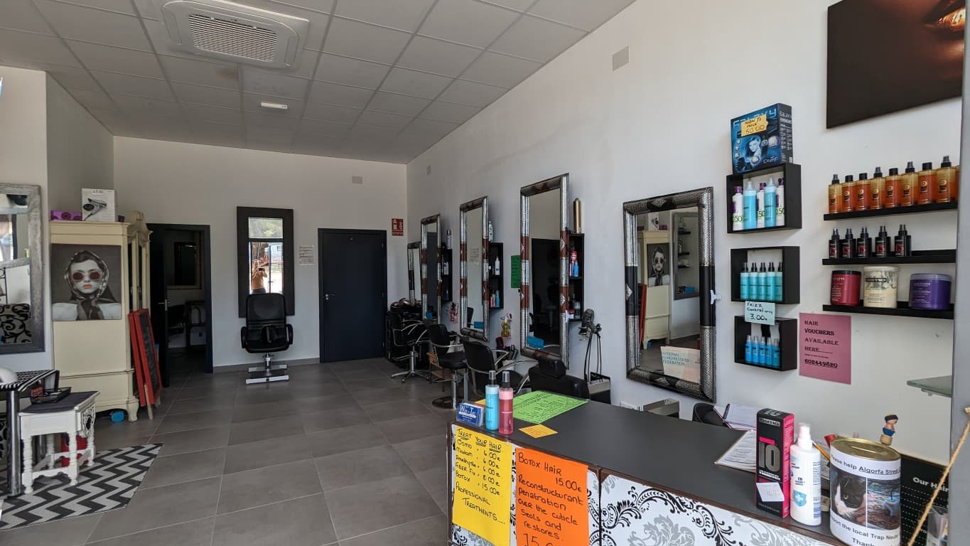 Beautifull spacious commercial property located in the heart of Lo Crispin, Algorfa.Book your viewing now!