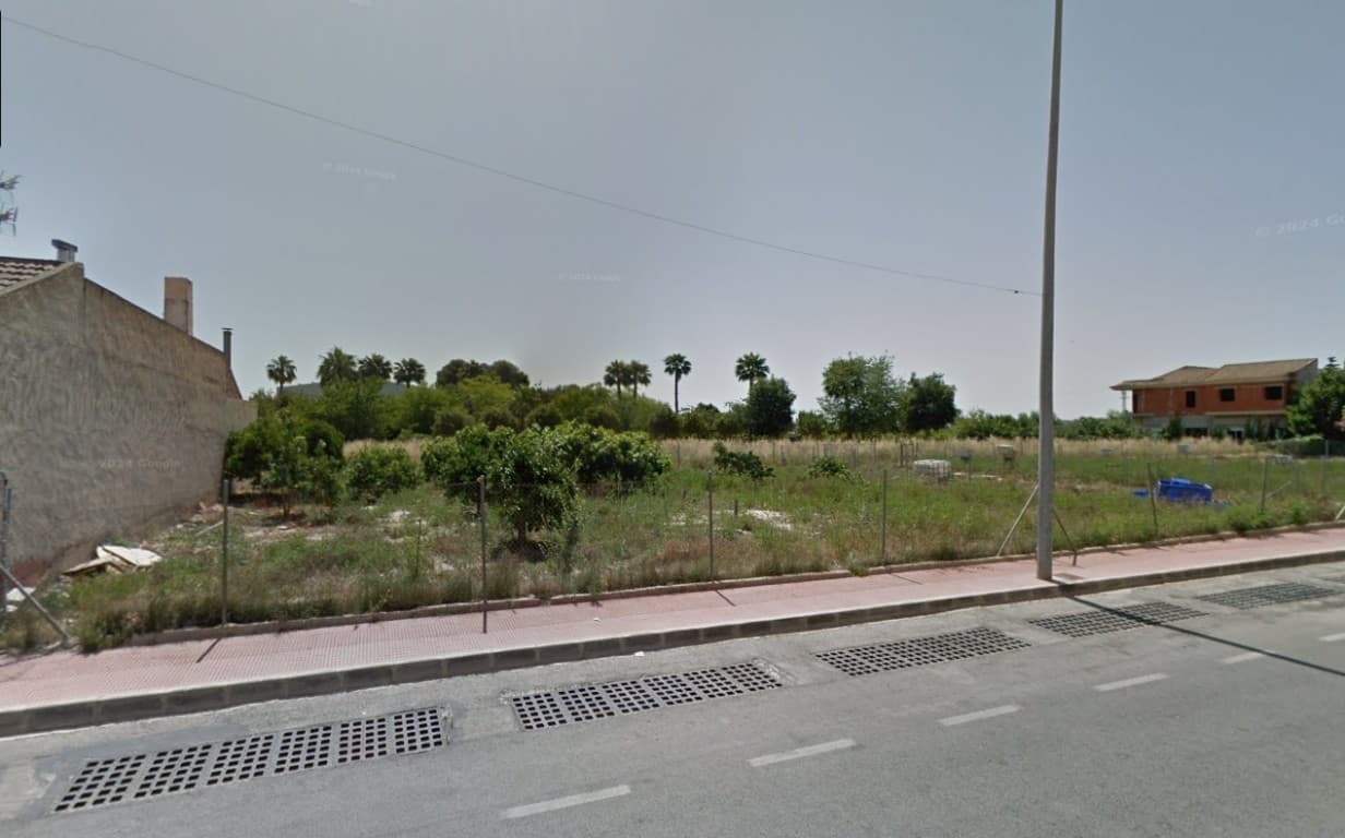 Prime Building Plot in Daya Nueva, Alicante - 497m² of Opportunity!Discover the perfect canvas for your dream home or investment project in the charming town of Daya Nueva. This spacious 497m² plot is ideally situated in a tranquil urban area, offering both privacy and convenience.Key Features:Size: 497m² of buildable landLocation: Centrally located in Daya Nueva, close to local amenities, schools, and just a short drive from the beautiful beaches of the Costa Blanca.Price: €135,000Building Potential: The plot is classified as urban land, providing a clear framework for development under local regulations.Building Guidelines:Permitted Construction Type: The plot is designated for “edificación en manzana completa”, which means that any building on this plot must fill the entire lot, adjoin neighboring structures, and include internal patios for light and ventilation. Standalone buildings or those with open spaces around them are not permitted.Building Height: The maximum height allowed is up to 10 meters, which typically accommodates up to three floors, ensuring that the building aligns with the local architectural style.Plot Coverage: The ground floor can cover the entire plot, providing maximum use of the available space, while the upper floors must adhere to a maximum depth of 20 meters.Architectural Consistency: Buildings must be designed to maintain the existing urban alignment and architectural style, preserving the cohesive look of the neighborhood.Parking Requirements: For buildings with more than six residential units, a private garage must be included, with a provision of one parking space per 1.25 units, ensuring adequate parking for residents.These guidelines ensure that any construction on the plot will be in harmony with the traditional urban layout of Daya Nueva, while still allowing for modern amenities and design.Why Daya Nueva&8364; Daya Nueva is a picturesque village known for its warm community and rich Spanish culture. With its close proximity to Alicante and the Mediterranean Sea, this location provides the perfect balance of peaceful rural living and vibrant coastal life.Investment Potential: Given its prime location, generous size, and specific building guidelines, this plot represents a unique investment opportunity. Whether you are looking to develop a residential project that aligns with local traditions or build your own home within a structured urban environment, this plot offers the ideal foundation.Don't miss your chance to build in one of Alicante's most sought-after areas!Contact us today for more information or to arrange a viewing. Your dream project starts here in Daya Nueva!