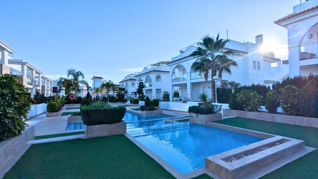 Exclusive Property in Ciudad Quesada – Luxury, Comfort, and StyleWe are delighted to present this stunning semi-detached villa, located in the prestigious Euromarina complex in the heart of Ciudad Quesada. Built in 2019, this property combines modern design with high-quality finishes, offering an exceptional lifestyle on the sunny Costa Blanca.Property Details:With a generous built area of 134 m², this home features a thoughtfully designed layout, perfect for both permanent living and holidays. Key features include:3 spacious bedrooms with abundant natural light and ample storage space.3 modern bathrooms, including an en-suite with luxury finishes.A bright and inviting living room, ideal for relaxation and family time.A sleek open-plan kitchen, fully equipped and designed for convenience and elegance.A spectacular large rooftop terrace, perfect for soaking up the Mediterranean sun, dining al fresco, and enjoying beautiful views.Central air conditioning in every room, ensuring year-round comfort.Outdoor Spaces and Amenities:The complex offers beautifully maintained communal areas that elevate your living experience:A lushly landscaped garden and green zones, perfect for relaxation.Access to a large communal pool, complete with outdoor showers.A private parking space on the property.Ample storage, both indoors and outdoors, for all your needs.Location and Surroundings:Ciudad Quesada is one of the most sought-after areas on the Costa Blanca, renowned for its vibrant atmosphere, excellent amenities, and proximity to stunning beaches and golf courses. Shops, restaurants, and medical facilities are within walking distance, while Alicante Airport is just a 40-minute drive away.This home offers a unique combination of luxury, comfort, and an unbeatable location.Don’t miss this opportunity—contact us today for more information or to schedule a viewing. Your dream home on the Costa Blanca awaits!