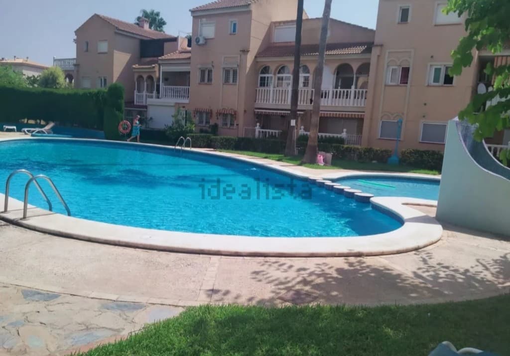 Modern Duplex in Albir – Just 5 Minutes from the BeachDiscover this charming 1-bedroom duplex ideally located in the heart of Albir, only a short walk from the beach and surrounded by all local amenities.With 80m² of bright living space, this home is designed for comfort and relaxation. It features:&128719;&65039; 1 spacious bedroom&128705; 1 modern bathroom&127859; Independent kitchen&127774; Two terraces plus a private rooftop solarium – perfect for sunbathing or evening drinks&10024; East/West orientation for natural light all daySituated in a well-kept urbanisation, this duplex offers the ideal combination of a holiday retreat, investment opportunity, or year-round residence.&128182; Price: €220,000Experience the best of the Costa Blanca lifestyle – beaches, restaurants, shops, and leisure all on your doorstep.&128233; Contact us today to arrange a viewing and make this beautiful Albir duplex yours!