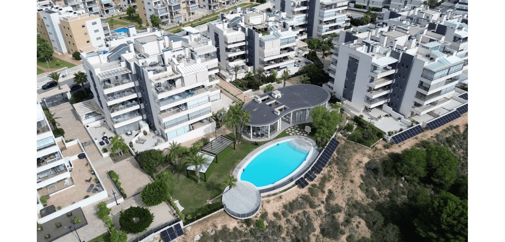 

Discover this elegant and fully furnished apartment located in the sought-after Green Hills residential complex in Villamartín, Orihuela Costa.Situated on the second floor of block 5, this home offers a perfect blend of comfort, style, and modern Mediterranean living.

The apartment features three spacious bedrooms and two contemporary bathrooms, including one en-suite. The interior is beautifully designed with a high-quality finish and modern furniture, all included in the price — ready to move in and enjoy.

A large sunny terrace offers lovely open views, ideal for relaxing or dining outdoors.

The Green Hills complex is one of the most complete in the area, offering three swimming pools (two outdoor and one heated indoor), a sauna, and a gym. Solar panels have been installed for the entire community, helping reduce energy costs.

Located close to Villamartín Plaza, La Zenia Boulevard, and several golf courses, this property is perfect for year-round living or as a luxury holiday home on the Costa Blanca.