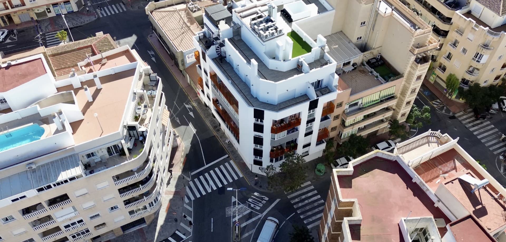 

This modern and well-presented apartment is located in the heart of Central Torrevieja, just 800 metres from the beach. Situated on the third floor of a recently built development, the property offers a bright and comfortable living environment with two double bedrooms, one full bathroom, and an excellent layout ideal for both permanent living and holiday use.

The apartment features a west-facing 5 m² terrace, providing natural light throughout the afternoon. The interior includes solid wood carpentry, a fully equipped kitchen, and a clean, contemporary finish that makes the home ready to move into.

Residents benefit from central air-conditioning, modern lift access, PMR accessibility, and a relaxing communal sauna. One of the key highlights of the building is the impressive communal solarium, equipped with a barbecue areaand offering beautiful sea views, perfect for enjoying the Mediterranean lifestyle.

Located in a prime area surrounded by services such as supermarkets, medical centres, schools, shops, restaurants and green areas, this apartment delivers both comfort and convenience in one of Torrevieja’s most connected neighbourhoods.

