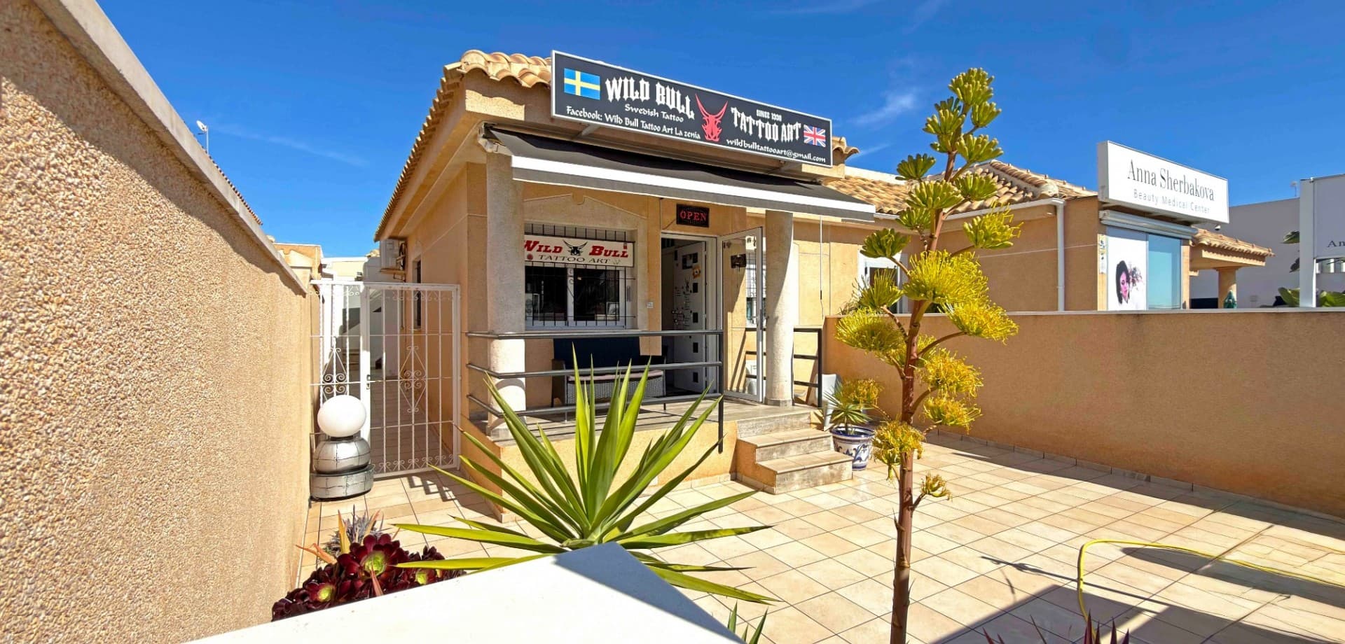 Located in the very heart of La Zenia, this beautifully renovated bungalow offers a rare opportunity to own a versatile property within walking distance to both the beach and Zenia Boulevard.The property has been recently fully renovated, including new flooring, modern windows, an updated kitchen, and a stylish bathroom, creating a bright and contemporary living environment.The bungalow offers 2 bedrooms and 1 bathroom, all conveniently distributed on one level, making it ideal for easy living.Outside, you will find a south-facing ground-level terrace with private parking, perfect for enjoying the Mediterranean climate throughout the year. The property also features a covered porch (porche) and a private roof terrace, offering additional outdoor space for relaxing, sunbathing, or entertaining guests.Currently the property is being used as a tattoo studio, but it can easily be converted back into a residential home with minimal or no modifications, making it an interesting opportunity for both private buyers and investors.With its prime location in La Zenia, close to beaches, restaurants, shops, and all amenities, this property represents an excellent opportunity for a holiday home, permanent residence, or business concept on the Costa Blanca.