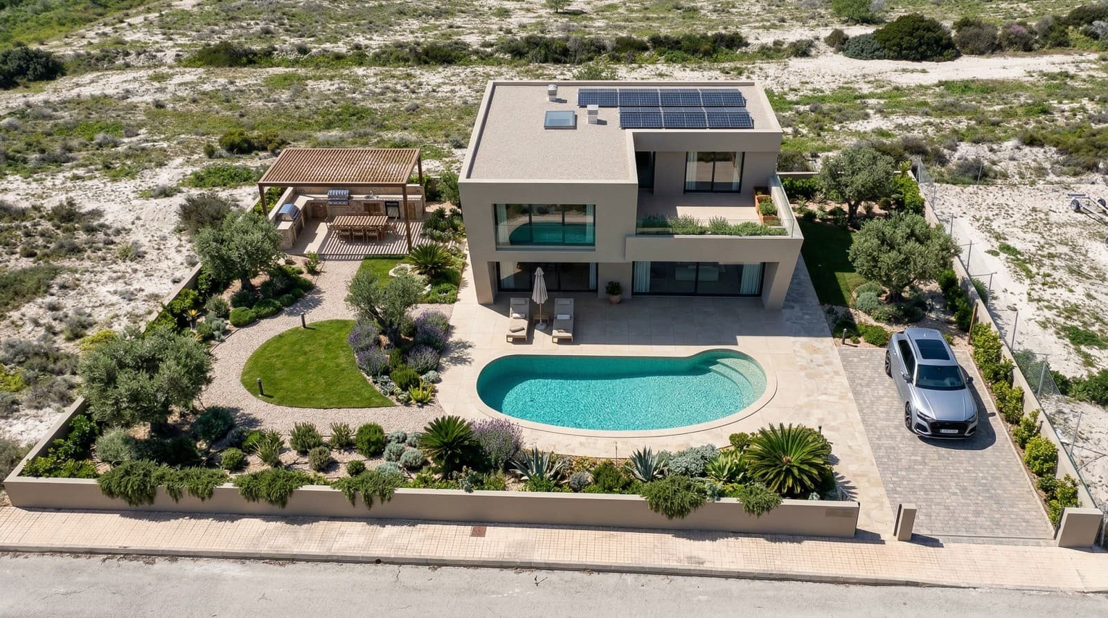 In a charming small village in the south of the Costa Blanca, between San Miguel de Salinas and Orihuela, you’ll find this 851.30 m² plot. Just a short walk to the picturesque village centre with its local bars and restaurants, as well as a school, a large municipal heated outdoor pool, and only 20 minutes from the sandy beaches of both Torrevieja and the Mediterranean beaches of El Mojón and Torre de la Horadada.Specifications:✅ Plot size: 851.30 m²✅ Building potential for a detached villa up to 317.11 m², spread over 2 floors (ground floor max. 255.39 m²)✅ Maximum height: basement + ground floor + upper floor (7.50 m above ground)✅ Permission for a private swimming pool✅ Close to the beautiful lake of Torremendo✅ Utilities in process (electricity, water, sewage…)✅ Urban planning report and soil certificate available✅ Optional architect's plans for a custom-designed villaDon’t hesitate to contact us today for more information or to arrange a viewing on site.