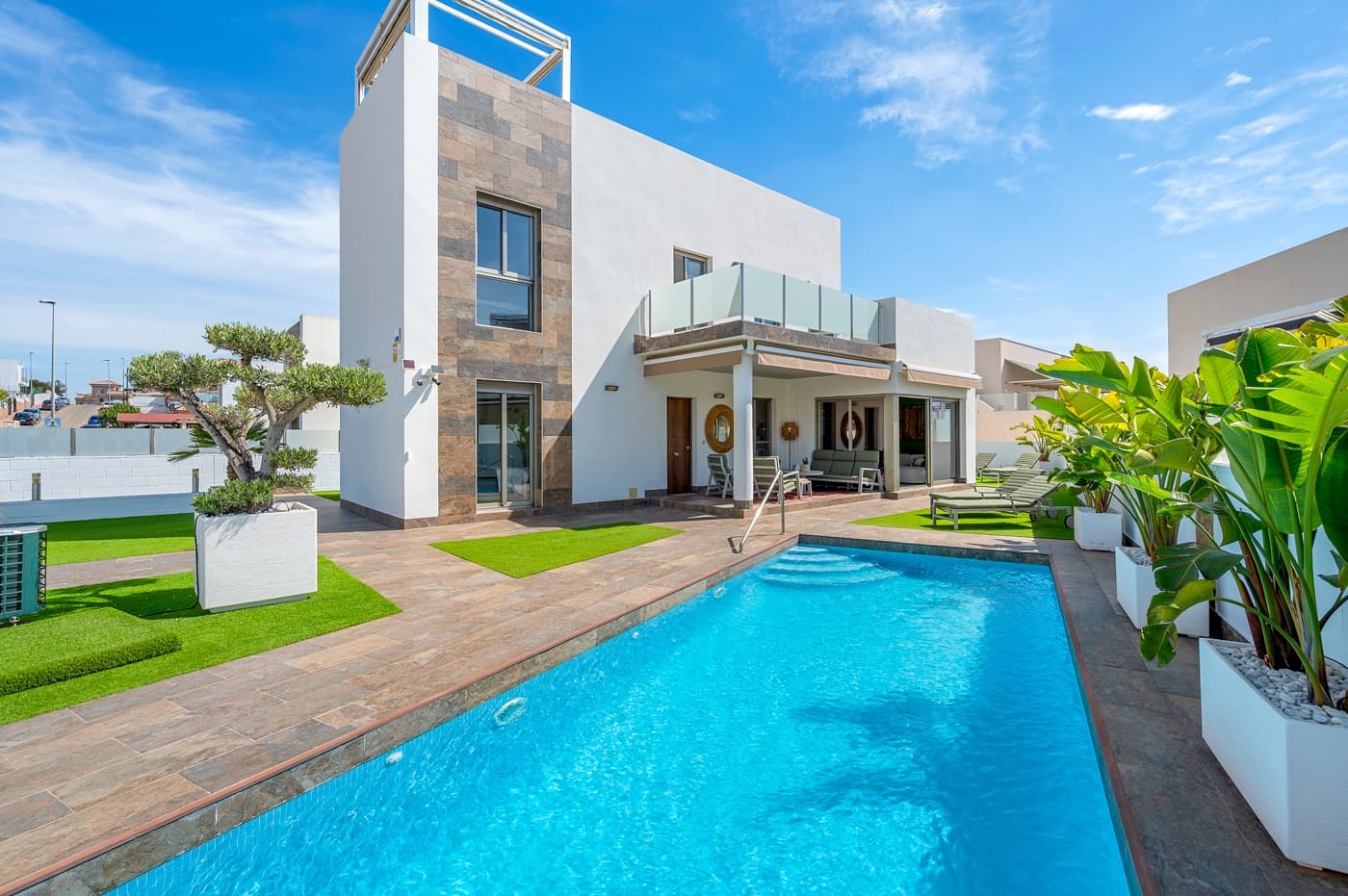 

Fully Furnished, Heated Private Pool & Prime Location

Welcome to this stunning detached villa, perfectly situated in the popular Villamartin area on the Orihuela Costa. This elegant home offers the perfect blend of comfort, space, and modern luxury, ideal as a permanent residence or a high-end holiday retreat.

Layout & Features

The villa includes 3 spacious bedrooms and 2 fully equipped bathrooms. The bright, open-plan living room flows seamlessly into a modern kitchen, perfect for family living and entertaining. The current owners have maintained the property with great care and are offering it fully furnished with premium interior pieces from Bella House – ready to move in and enjoy immediately.

Upstairs, a sun-drenched solarium with beautiful views offers the perfect spot to unwind and enjoy the Spanish sun.

Set on a private plot of 387 m², the villa also features a low-maintenance garden, a heated private swimming pool, and on-site parking, alarm & camera system, electric awnings – providing both privacy and comfort.

At the rear of the property, a large storage room offers ideal space for golf clubs, bikes, or beach equipment.

Prime Location

Villamartin is a well-established and highly desirable residential area nestled between renowned golf courses and the Mediterranean Sea. The area offers easy access to everything you need – supermarkets, restaurants, international schools, pharmacies, and public transport.

Top golf courses like Villamartin Golf, Real Club de Golf Campoamor, and Las Ramblas are just minutes away. The popular La Zenia Boulevard shopping center – one of the largest in the region – is also nearby.

The beautiful sandy beaches of Orihuela Costa, including La Zenia, Campoamor, and Playa Flamenca, are just a short drive away.

Highlights:

3 bedrooms & 2 bathroomsBright open living area and modern kitchenFully furnished with luxury pieces from Bella House (exclusive outdoor furniture)Private garden, heated swimming pool, and on-site parkingLarge outdoor storage roomExcellent location near golf courses, shopping, and beaches

This villa is a rare opportunity to enjoy Mediterranean living in style, in one of the most sought-after areas on the Costa Blanca.

Do you want to enjoy the Spanish sun already this summer? Contact us today for more information or a viewing!