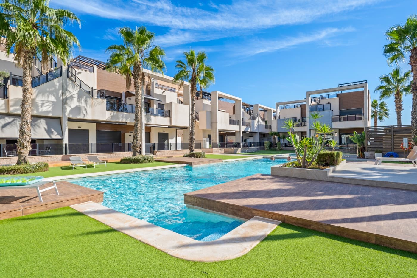 

Penthouse in El Raso, Guardamar del Segura

 This beautiful penthouse is located in a modern residential complex in El Raso , Guardamar del Segura. The property features two bedrooms , two bathrooms , and a spacious, open-plan living room with a kitchen . As a penthouse, you'll enjoy extra privacy and a large private roof terrace (solarium) with stunning views.

 The residential complex is designed with comfort and relaxation in mind, offering amenities such as a swimming pool , underground parking, and green areas . The area is quiet and surrounded by nature, within walking distance of a shopping center , bars , and restaurants .

 Living in Guardamar del Segura

 El Raso is part of Guardamar del Segura , a charming coastal town known for its natural beauty and extensive amenities . Located on the southern Costa Blanca , Guardamar offers over eleven kilometers of natural beaches , surrounded by a large pine forest .

 The town boasts a marina with year-round activities, a sports center with paddle tennis and tennis courts, soccer fields, and a heated swimming pool . You'll also find a modern library with free Wi-Fi and computers—ideal for those who want to combine relaxation with convenience.

 Excellent accessibility

 Thanks to its strategic location just 20 kilometers from Alicante–Elche Airport (El Altet), Guardamar is easily accessible. The airport offers daily connections to numerous European cities, making this location particularly attractive to international buyers and holidaymakers .