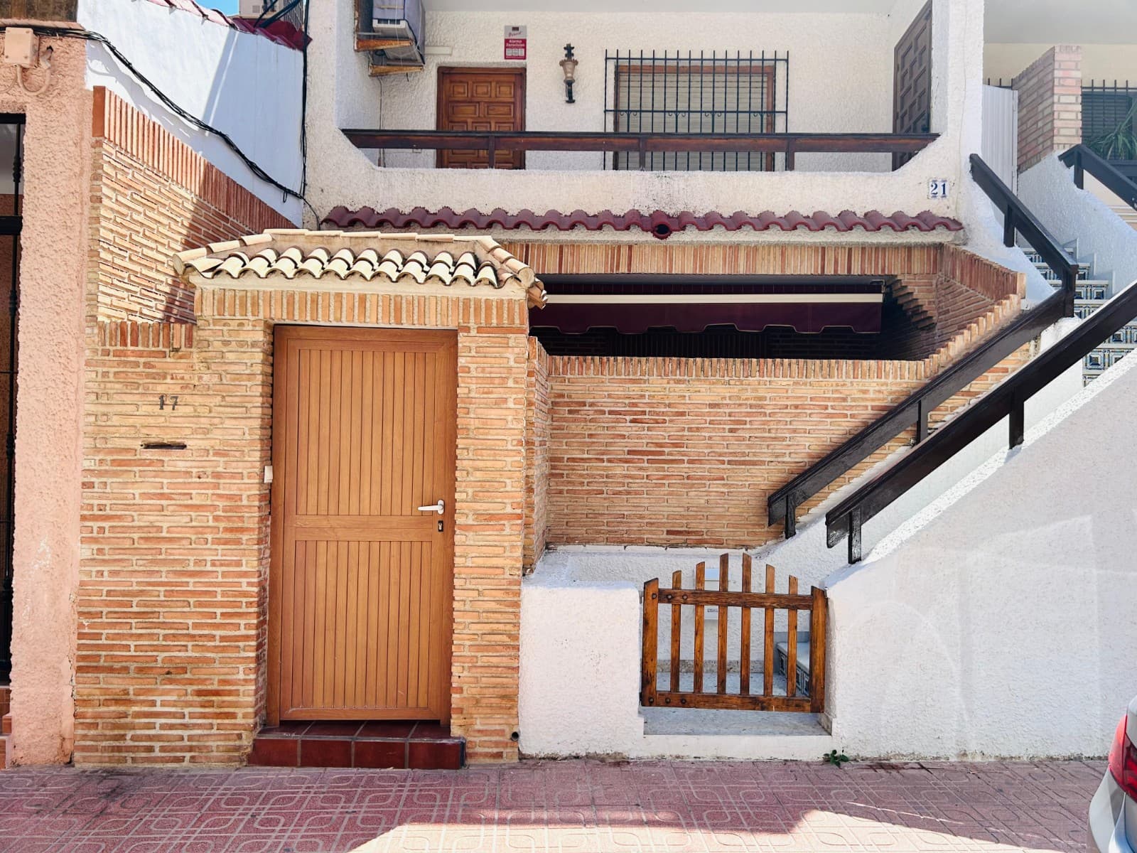 REFERENCE: 005



Property information

This beautiful low-rise bungalow consists of 3 bedrooms, 1 bathroom, separate kitchen with gallery, living room with fireplace and access to the large terrace or front garden of 18m2. It is located 200m from Los Locos beach in Torrevieja.

 



VIDEO



