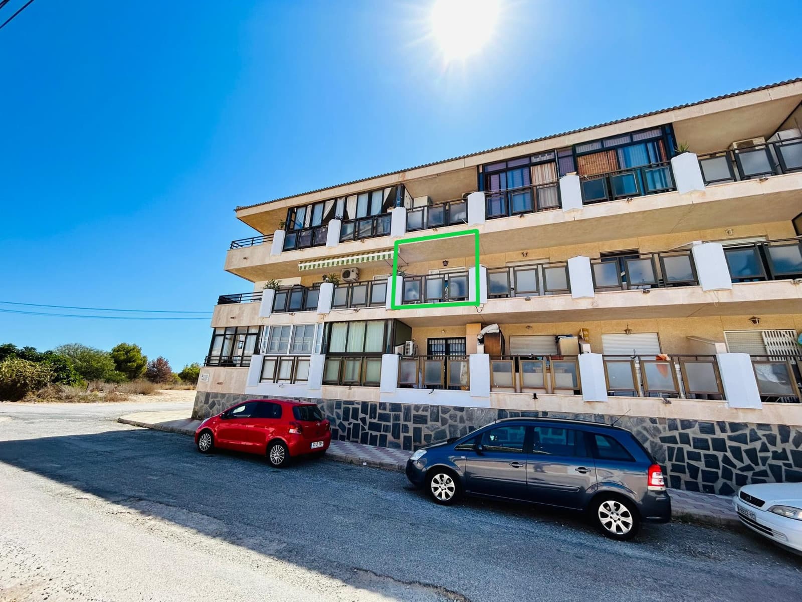 REFERENCIA: 006



Información de la propiedad

Te presentamos este acogedor apartamento en El Chaparral, Torrevieja.  Con una excelente ubicación y amplias comodidades, esta propiedad es ideal para quienes buscan una vivienda cómoda y bien equipada, con una superficie total de 31m2, brindando un espacio confortable y acogedor.  Características:1 Dormitorio, salón, 1 baño, cocina abierta, totalmente equipada. Terraza con vistas despejadas. Se vende amueblado con electrodomésticos.

sin ascensor





VIDEO

